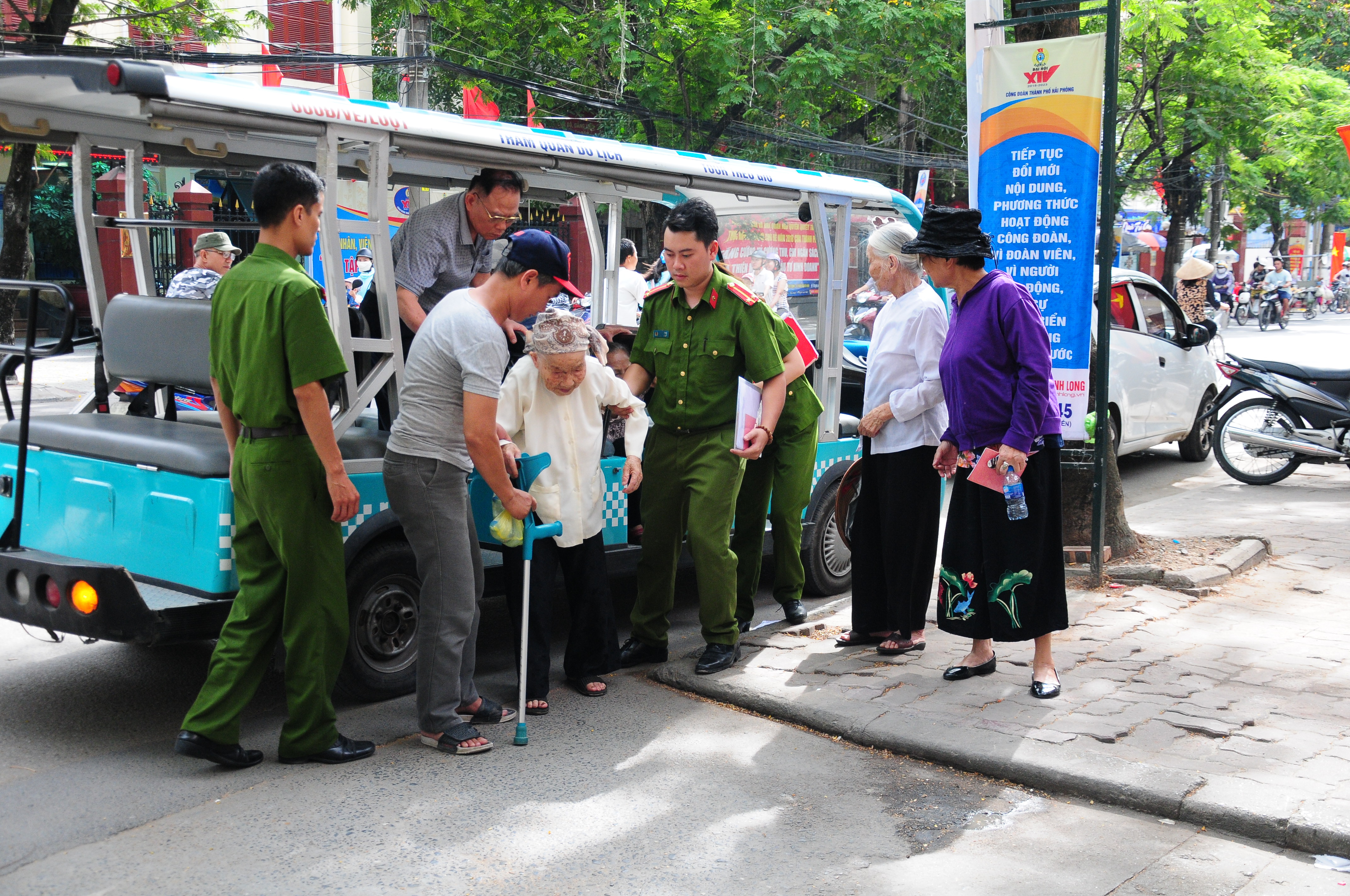 Công an quận Ngô Quyền: Đổi mới phong cách phục vụ nhân dân