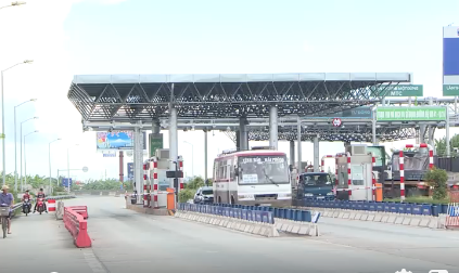 Công an thành phố phối hợp xử lý dứt điểm việc xe đâm barie vượt trạm thu phí Tiên Cựu
