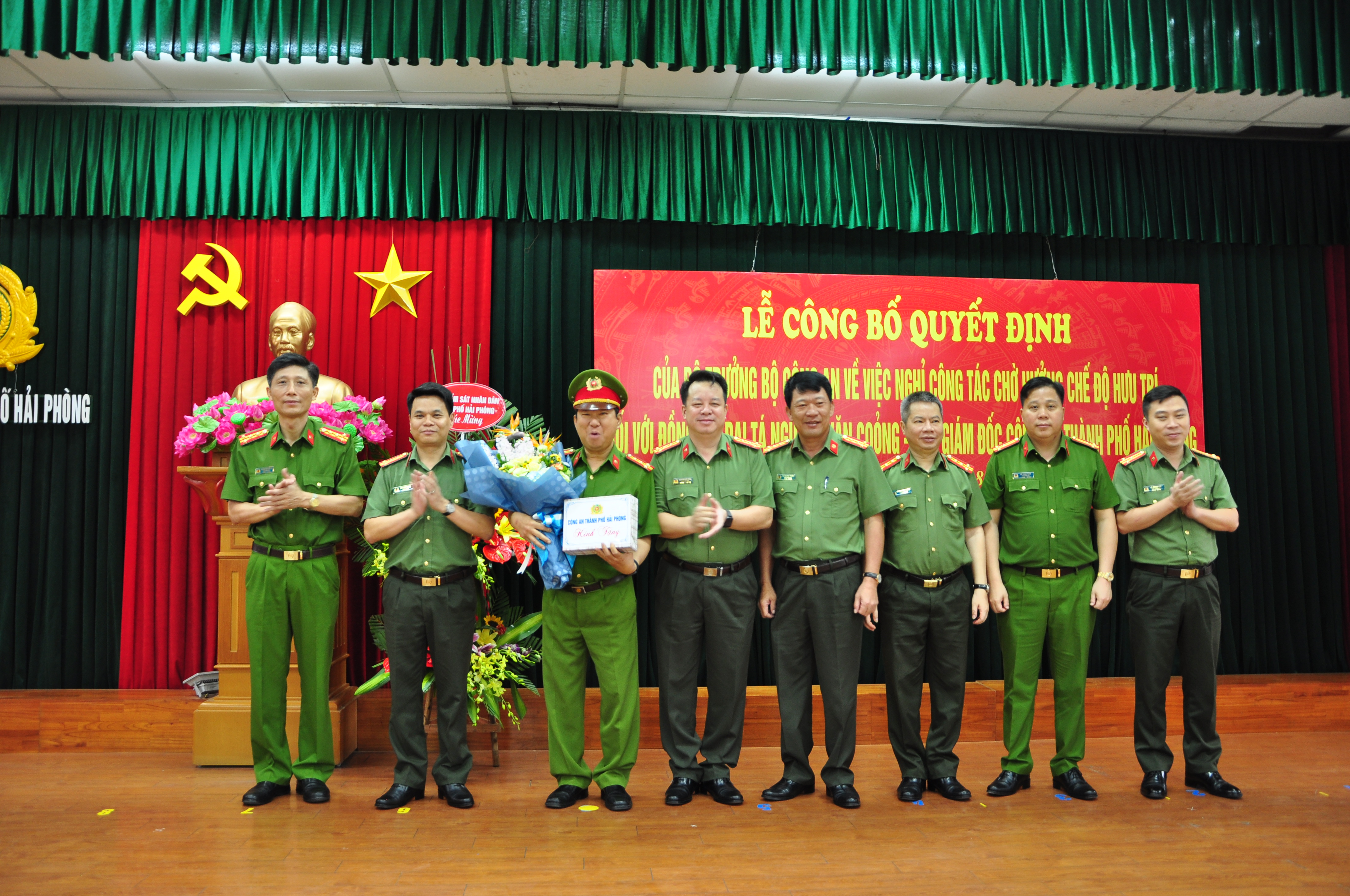 Công bố Quyết định của Bộ trưởng Bộ Công an nghỉ công tác chờ hưu trí đối với Đại tá Nguyễn Văn Coỏng, Phó giám đốc CATP