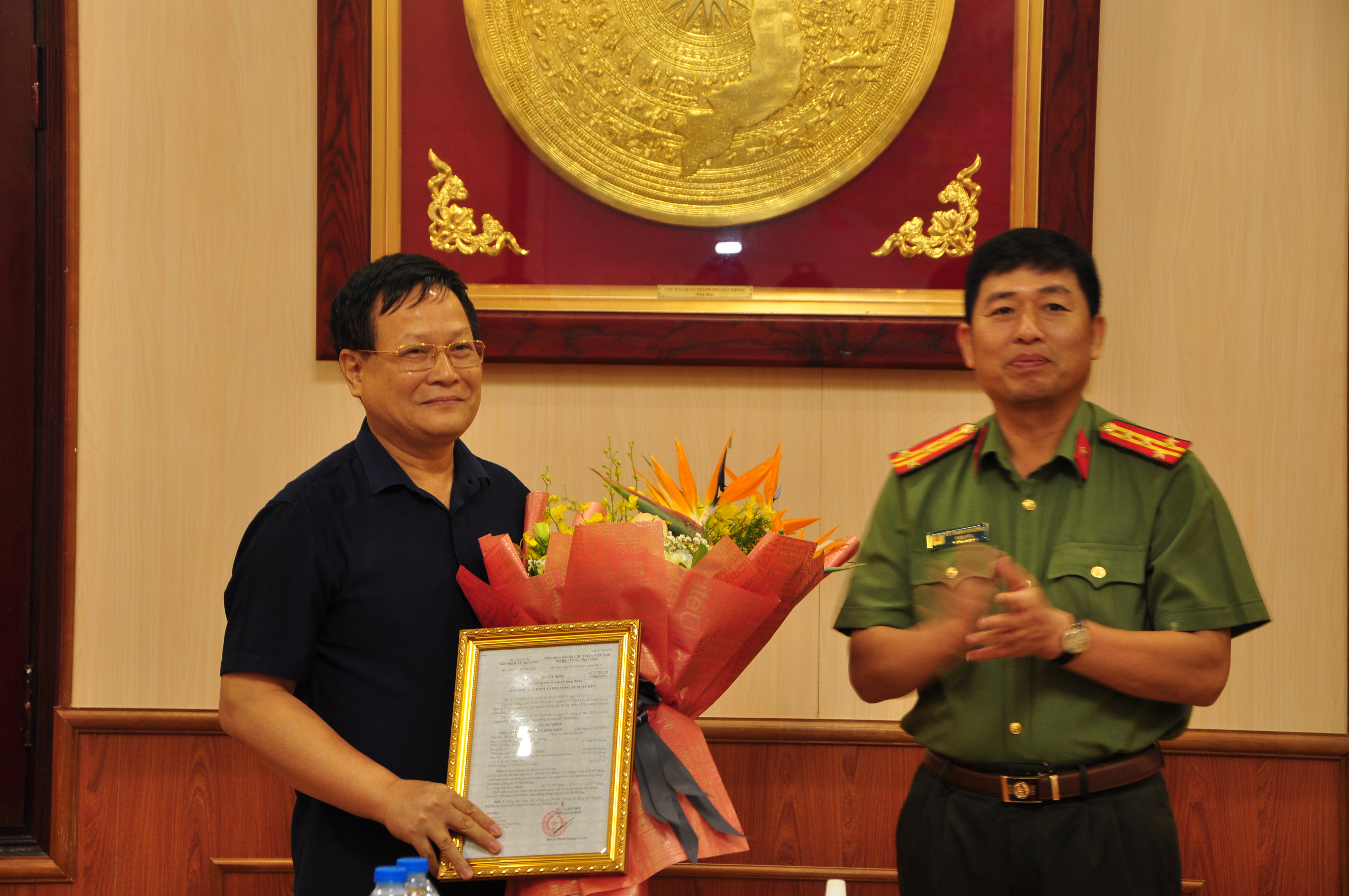 Công bố quyết định hưởng chế độ hưu trí đối với Đại tá Nguyễn Bình Kiên - Nguyên PGD CATP