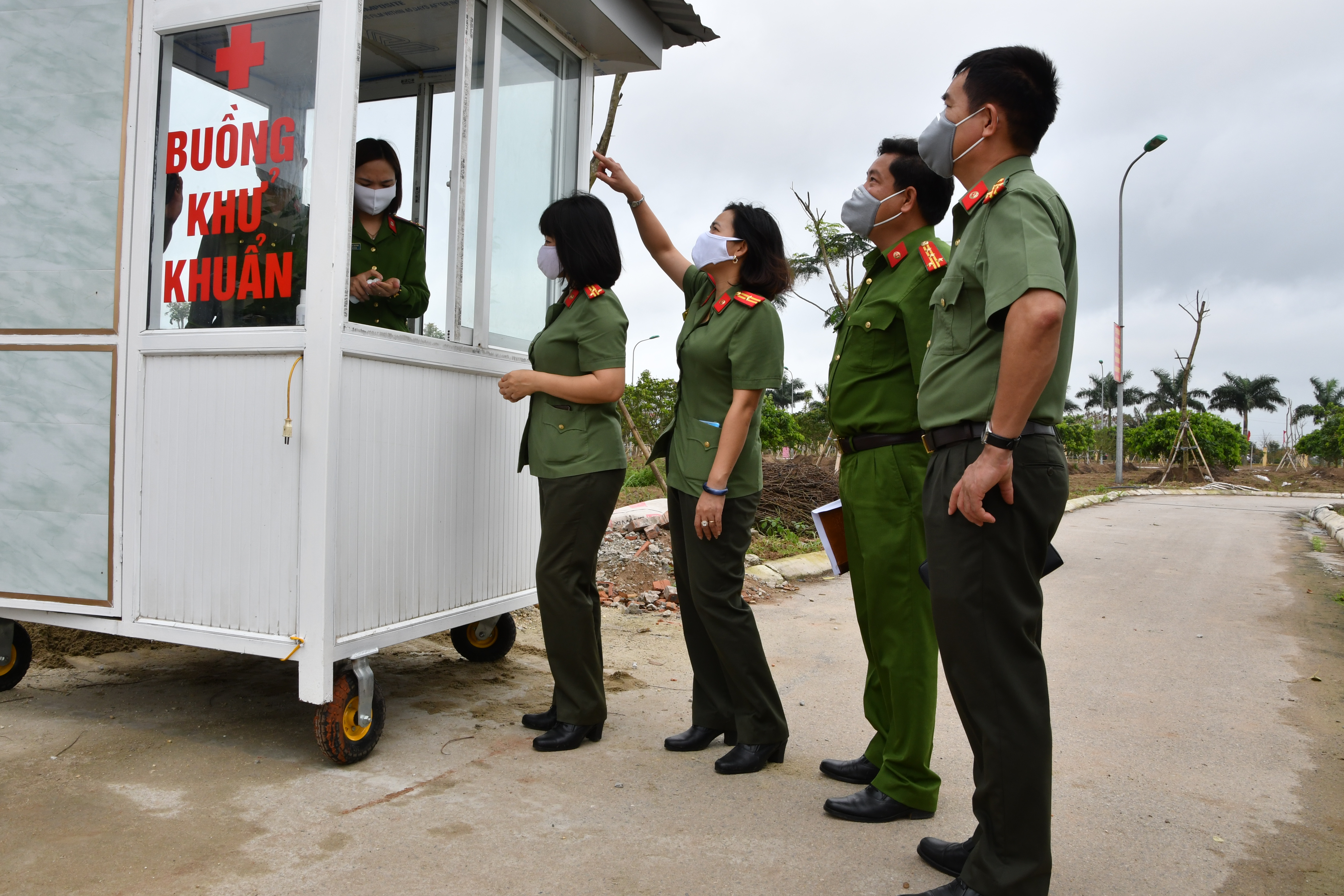 Công đoàn CATP: Đảm nhận việc xây dựng “Buồng khử khuẩn lưu động”