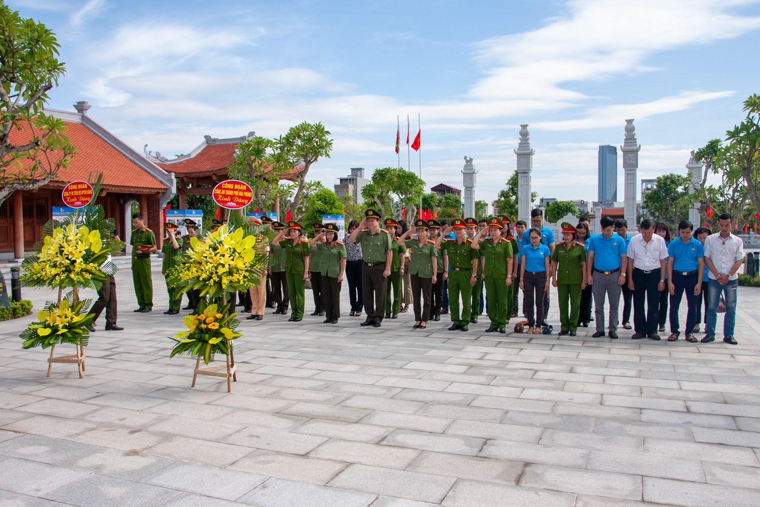 Công đoàn CATP: Dâng hương tại Nhà tưởng niệm đồng chí Nguyễn Đức Cảnh