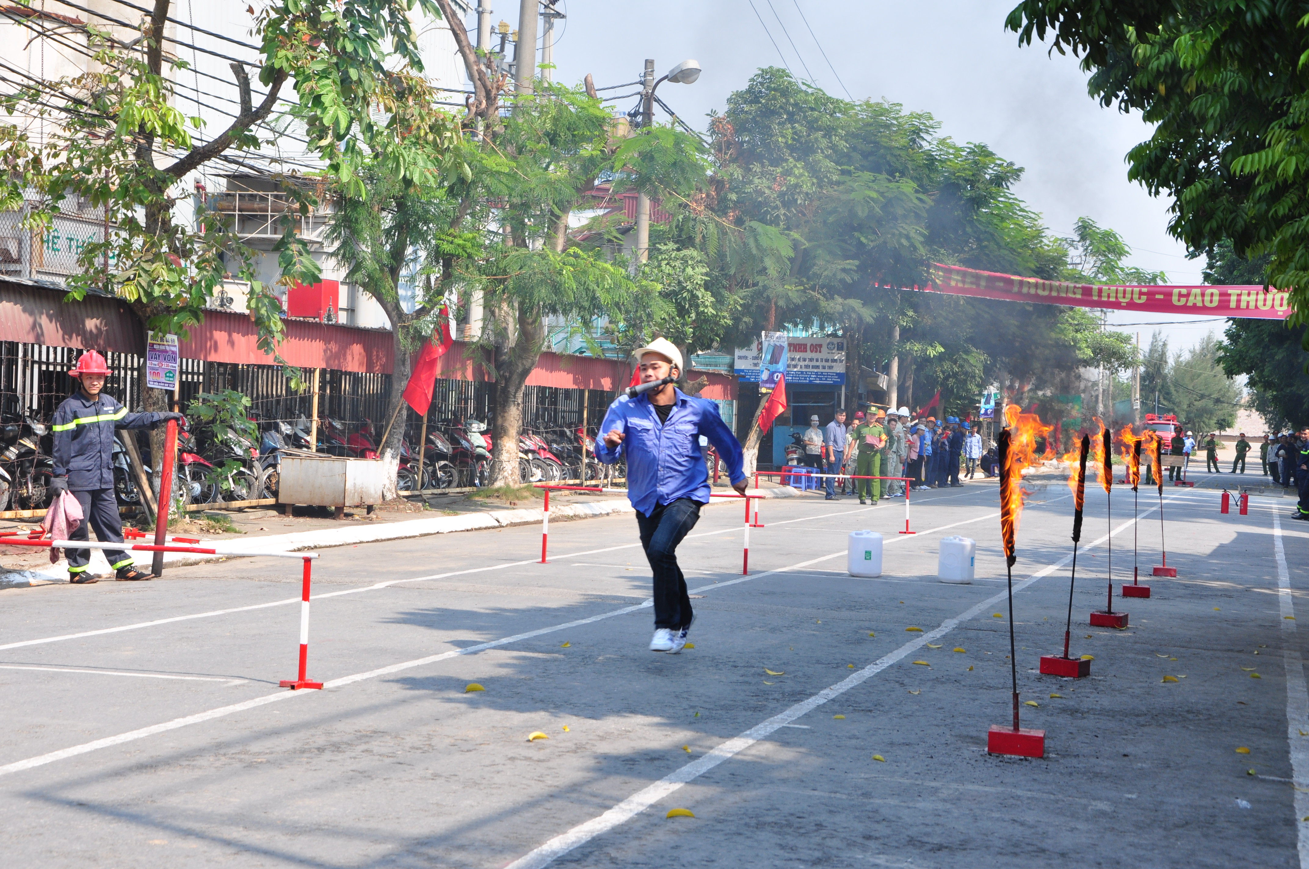 Cụm cơ quan doanh nghiệp an toàn PCCC khu vực Quán Trữ - Lãm Hà - Đồng Hoà: Sôi nổi hội thao kỹ thuật chữa cháy và cứu nạn, cứu hộ