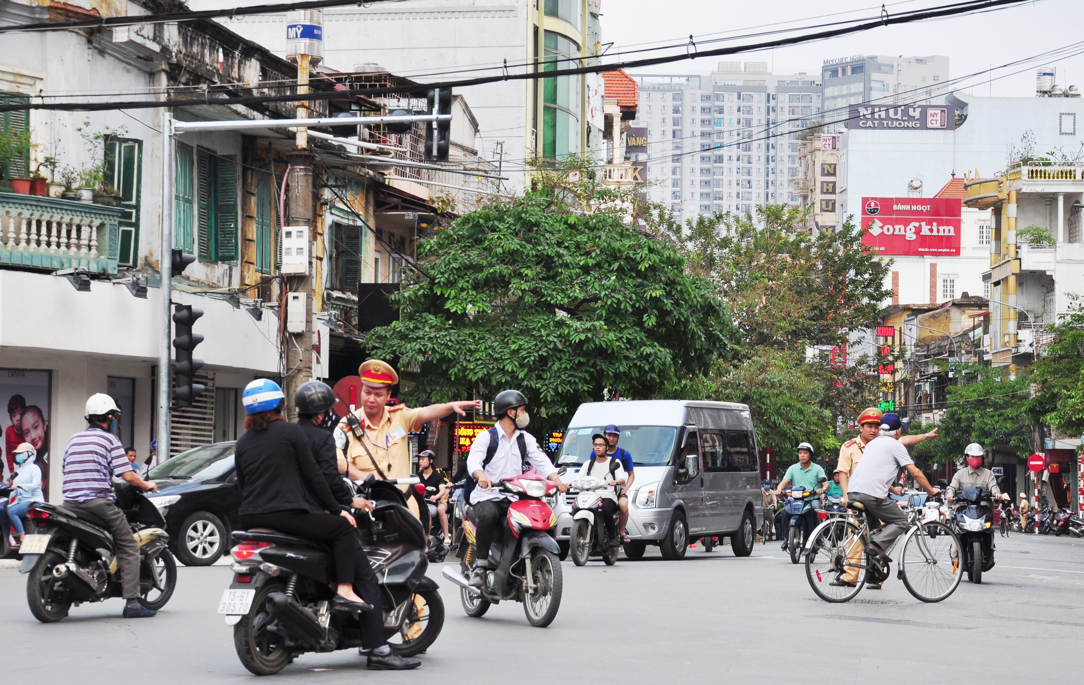 Điều chỉnh tổ chức phân luồng giao thông đường Hồng Bàng phục vụ thi công nút giao thông Nam cầu Bính