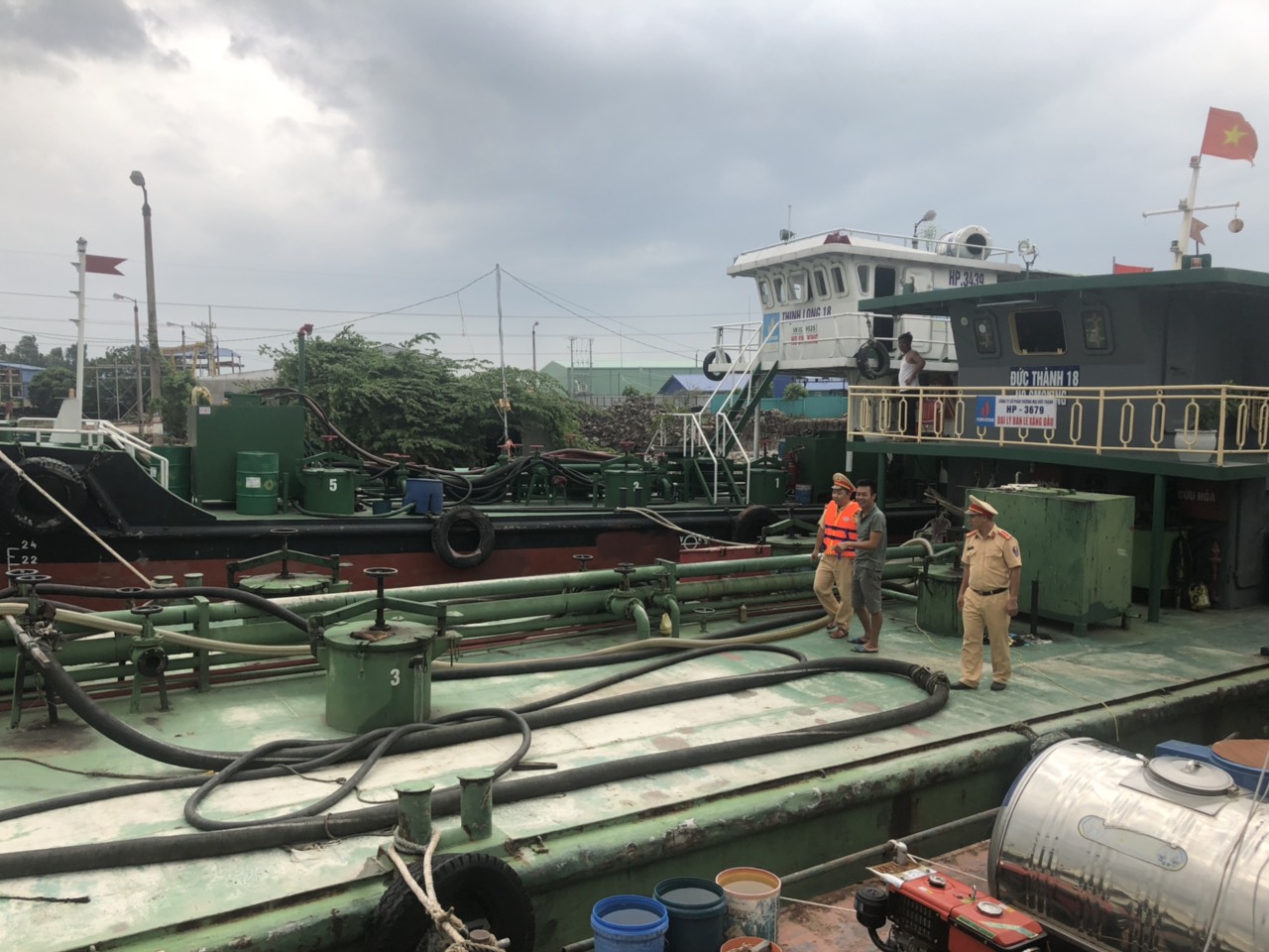 Đình chỉ các hoạt động các tuyến vận tải hành khách, đường thủy nội địa, chuẩn bị ứng phó với bão số 2