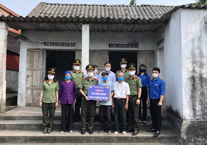 Đoàn thanh niên Khối An ninh nhân dân – CATP: Trao kinh phí hỗ trợ xây dựng Nhà tình nghĩa tại huyện Tiên Lãng