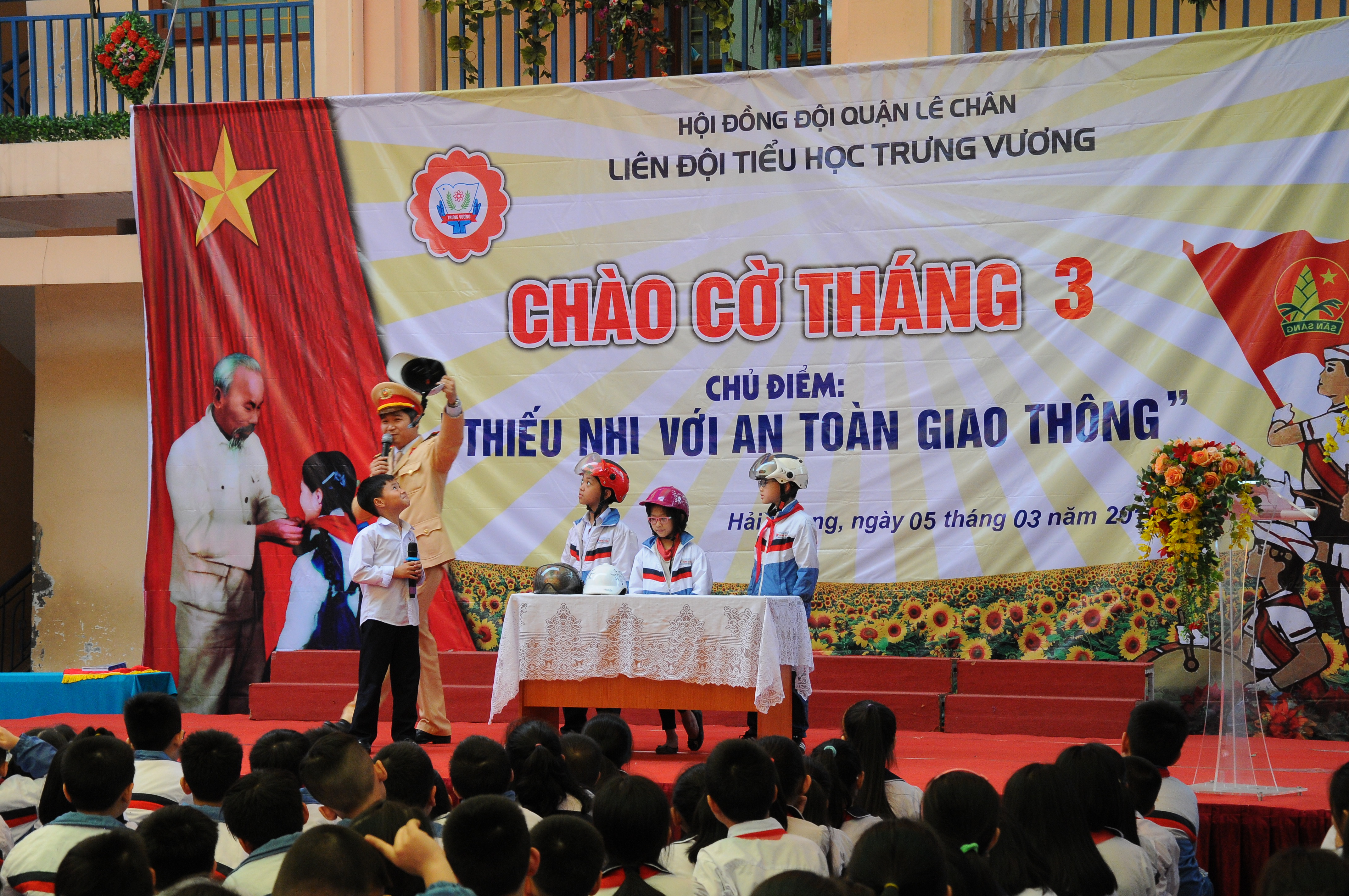 Đoàn thanh niên Phòng Cảnh sát giao thông đường bộ – đường sắt đấy mạnh tuyên truvền TTATGT