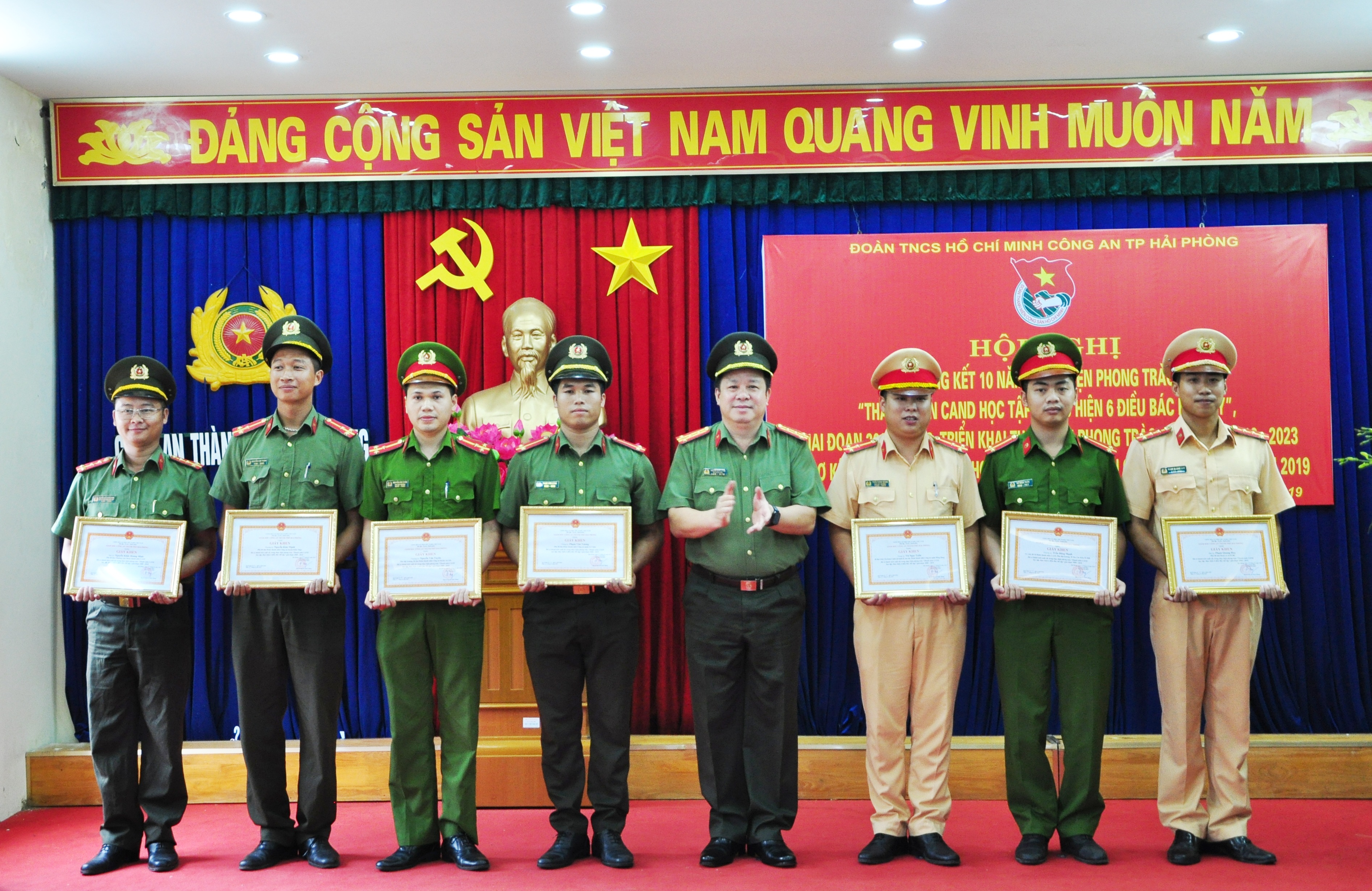 Đoàn thanh niên: Tổng kết 10 năm thực hiện phong trào “Thanh niên CAND học tập, thực hiện 6 điều Bác Hồ dạy”, 32 tập thể, cá nhân được biểu dương 