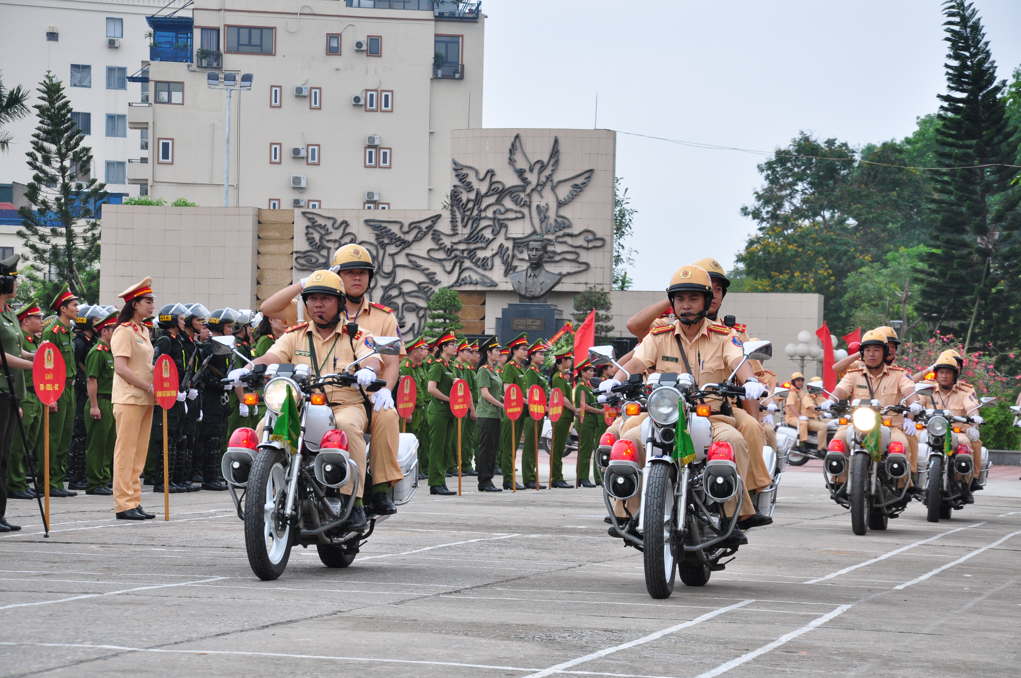 Đội CSGT số 3, Phòng CSGT đường bộ - đường sắt: Bảo đảm trật tự an toàn giao thông phục vụ thi công nút giao thông nam cầu Bính