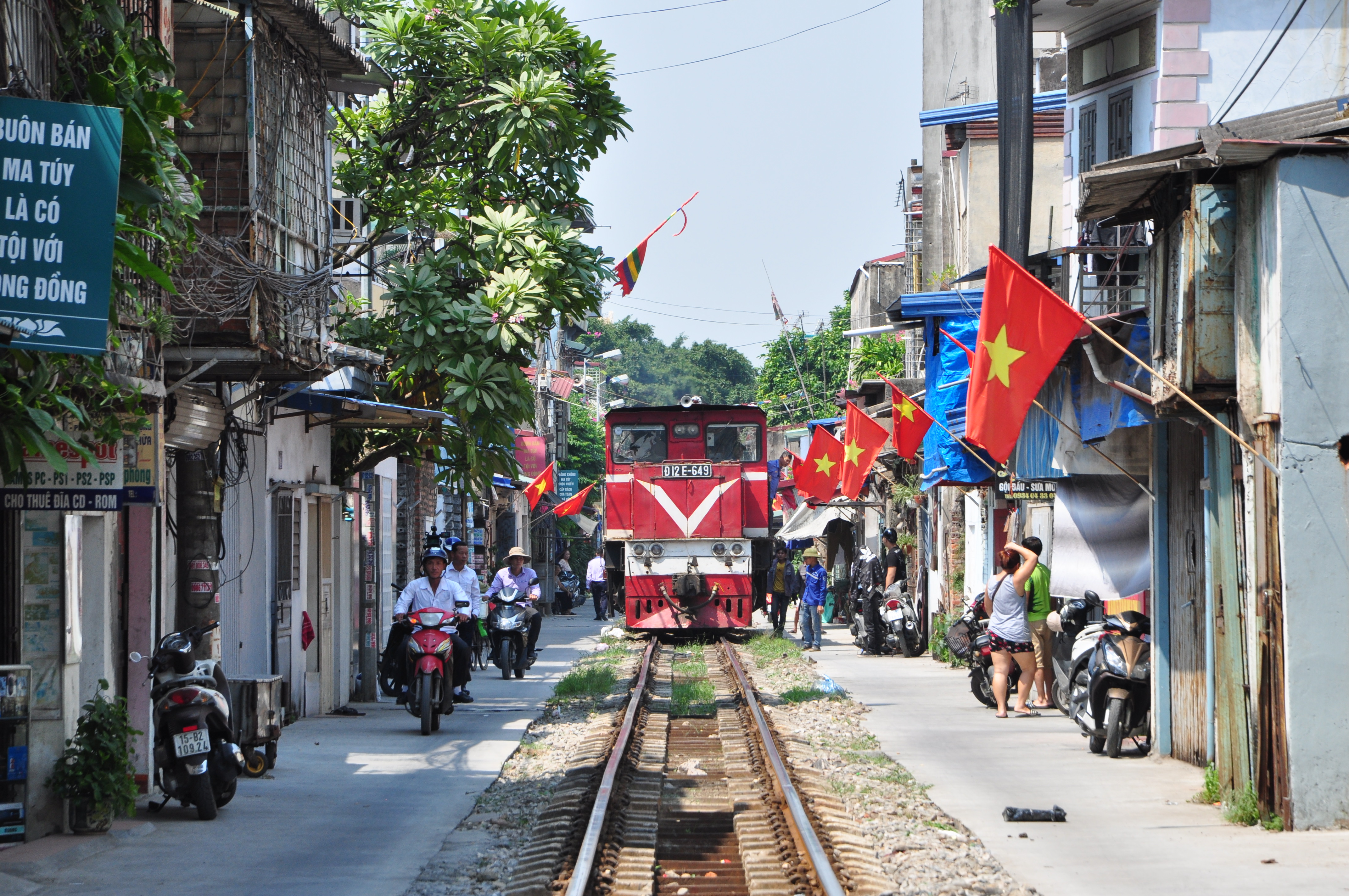 Đường sắt dừng chạy nhiều chuyến tàu