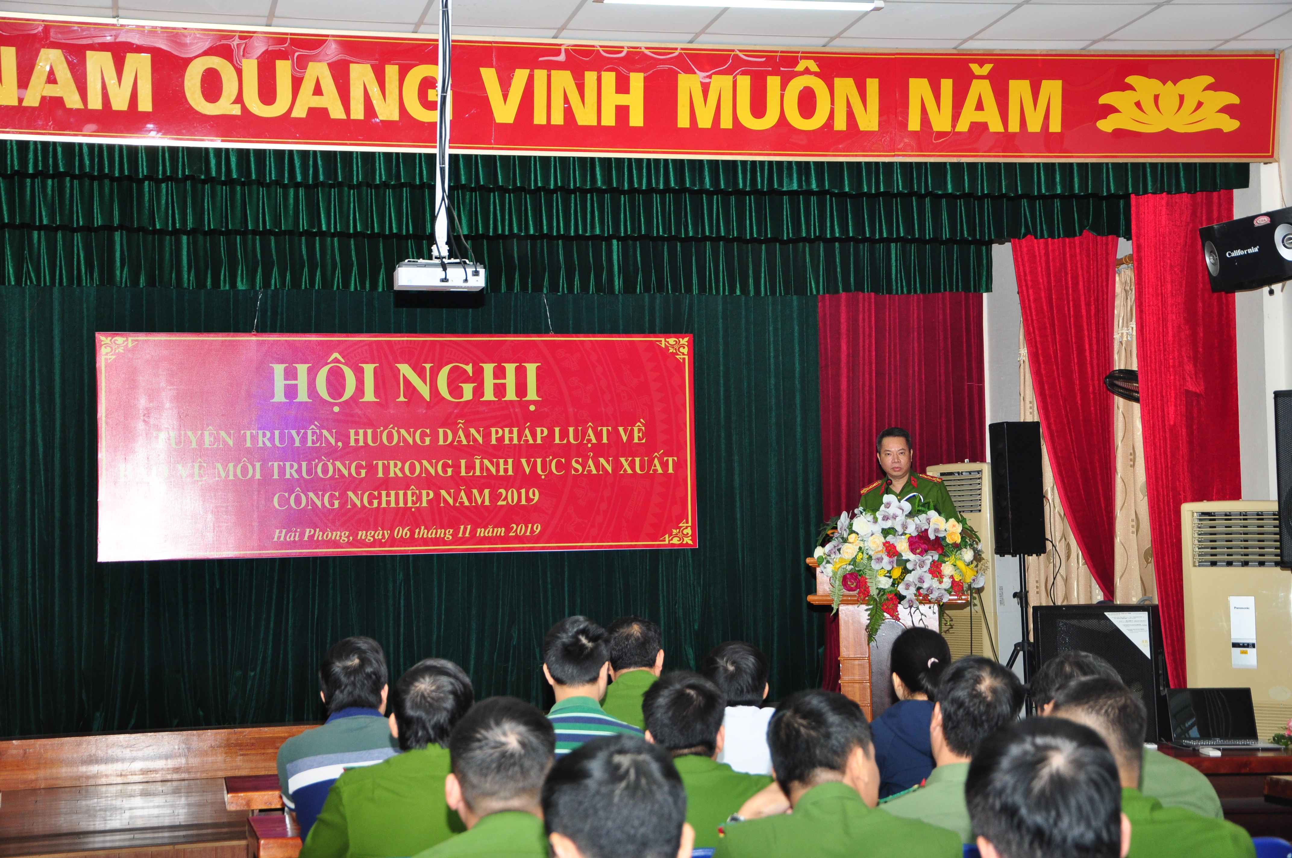 Gần 100 doanh nghiệp dự tập huấn tuyên truyền công tác chấp hành pháp luật bảo vệ môi trường trong lĩnh vực sản xuất công nghiệp