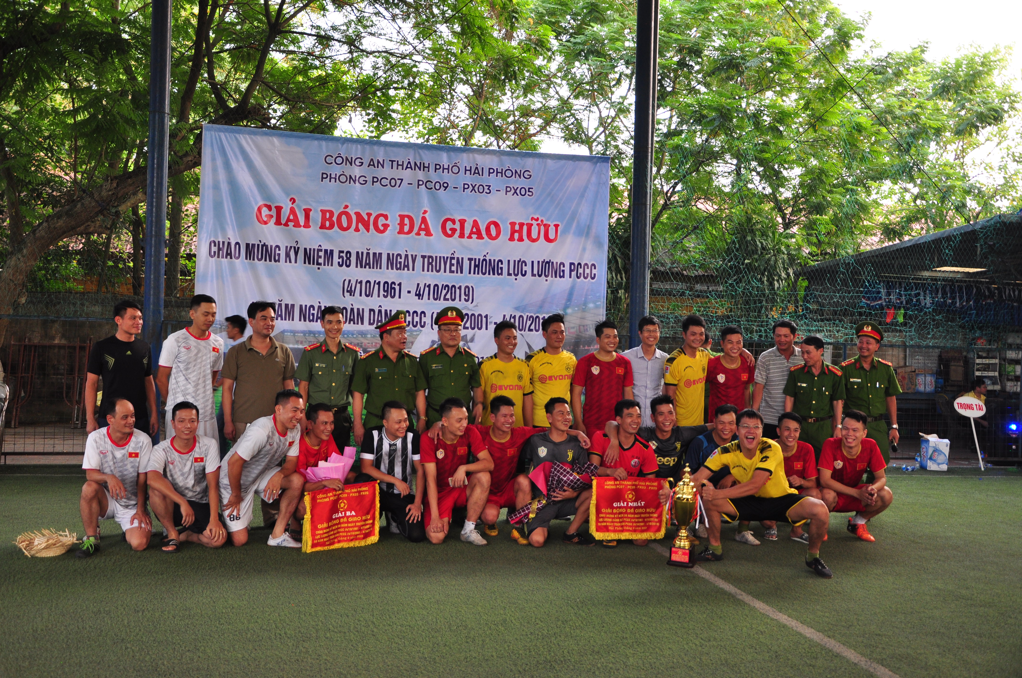 Giao hữu bóng đá chào mừng kỷ niệm 58 năm Ngày truyền thống lực lượng Phòng cháy chữa cháy
