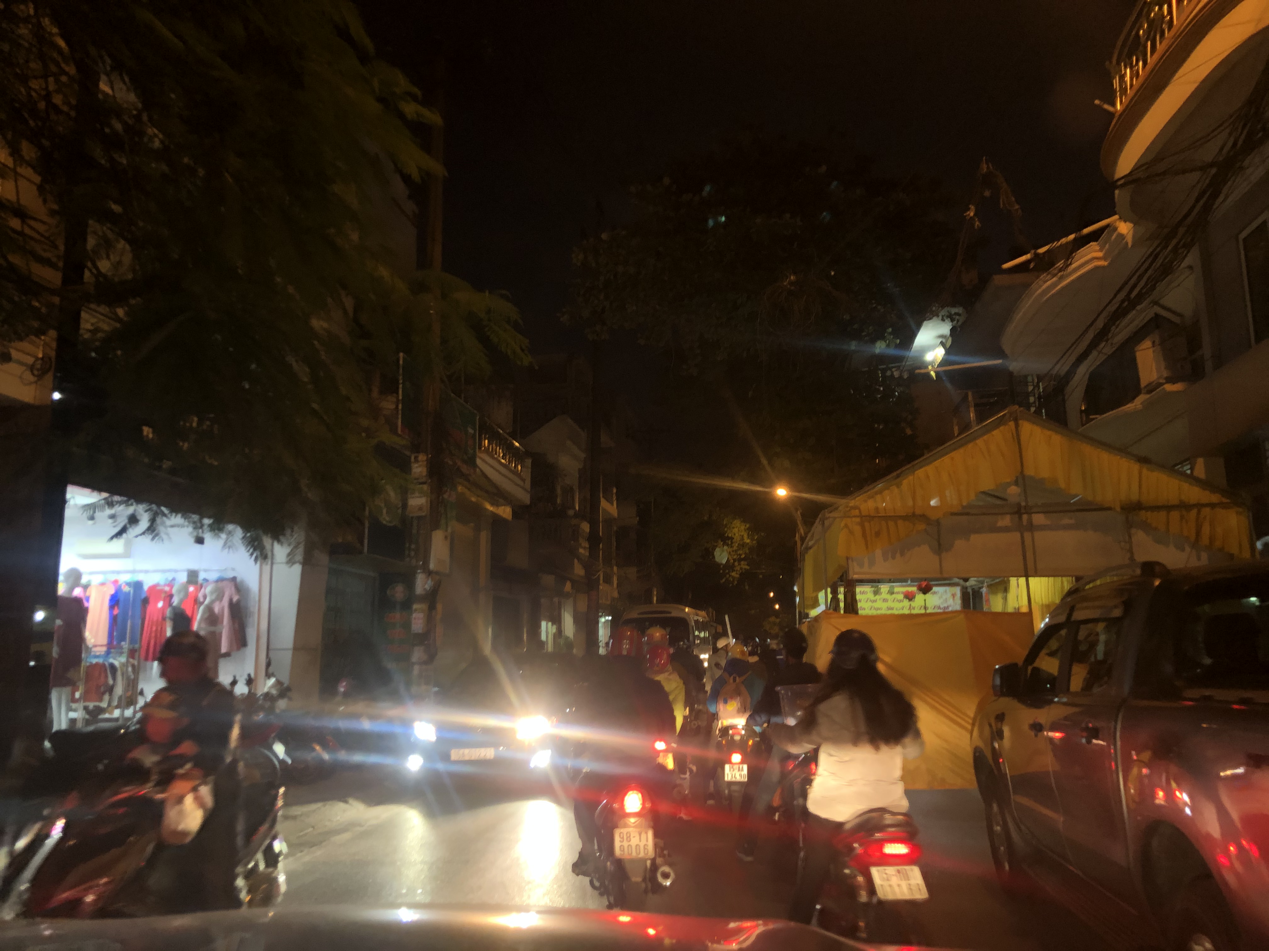 Góc nhìn: “Nhà có đám” 