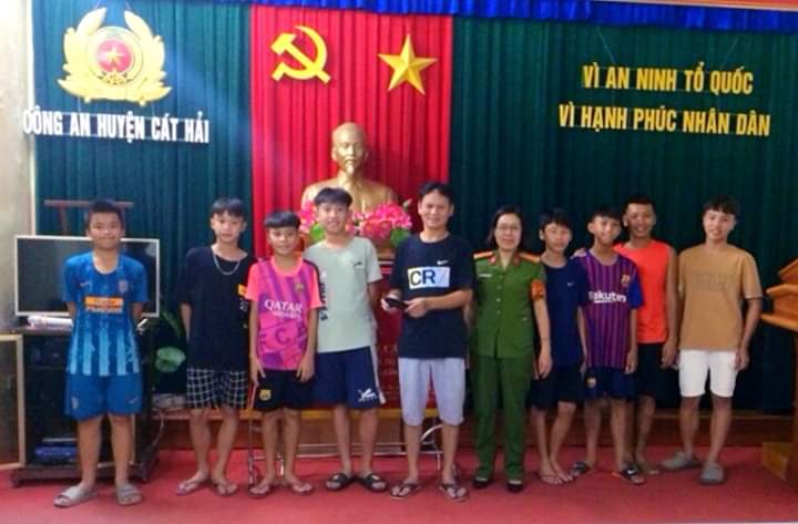 Học sinh Trường THCS thị trấn Cát Bà trả lại tài sản đánh rơi