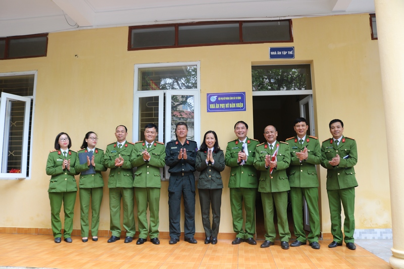 Hội phụ nữ phòng Cảnh Sát Cơ Động: Gắn biển công trình phần việc “Nhà ăn tập thể do phụ nữ đảm nhận”