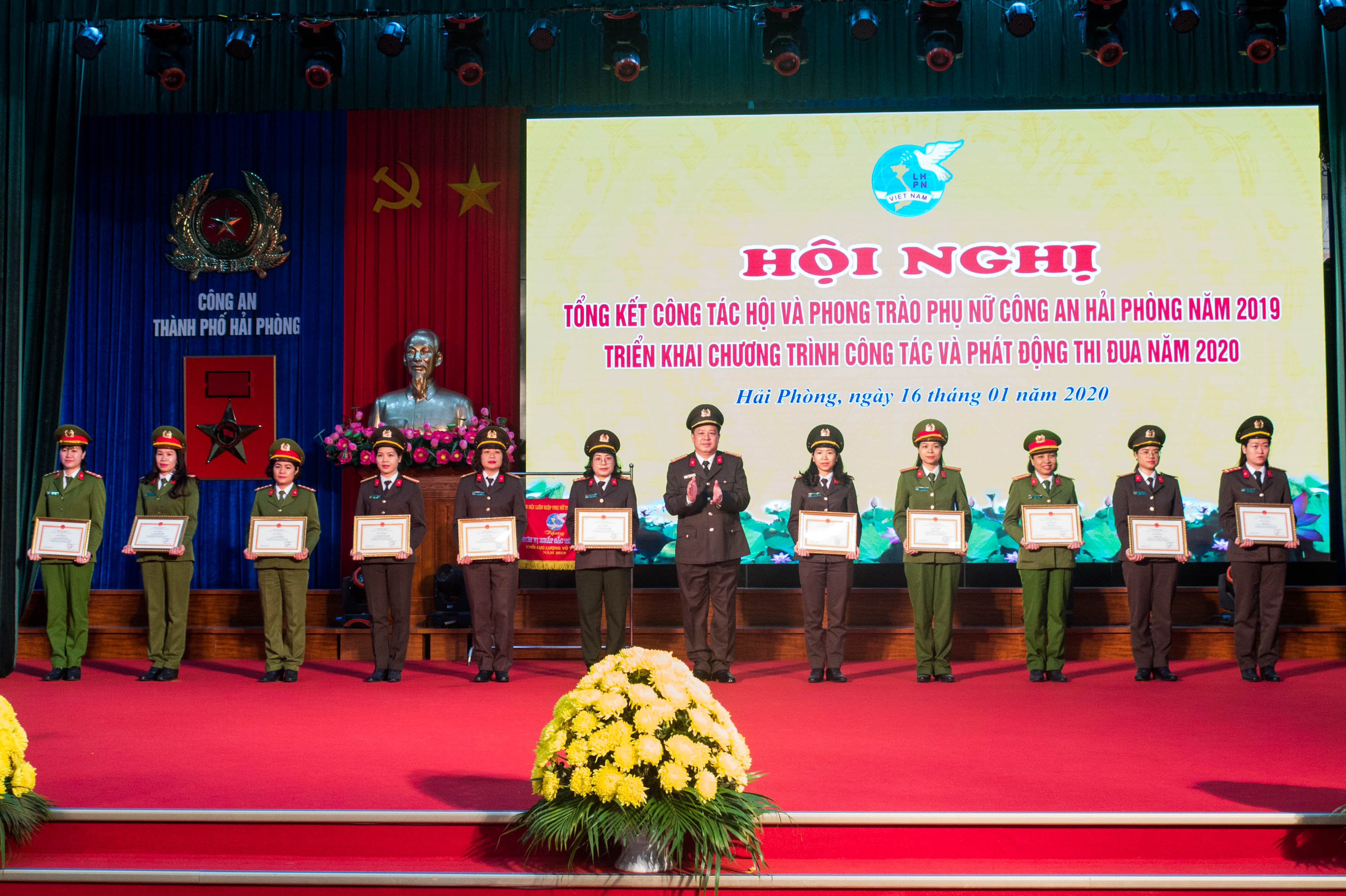 Hội phụ nữ CATP: Ủng hộ kinh phí xây dựng 7 “Mái ấm tình thương”