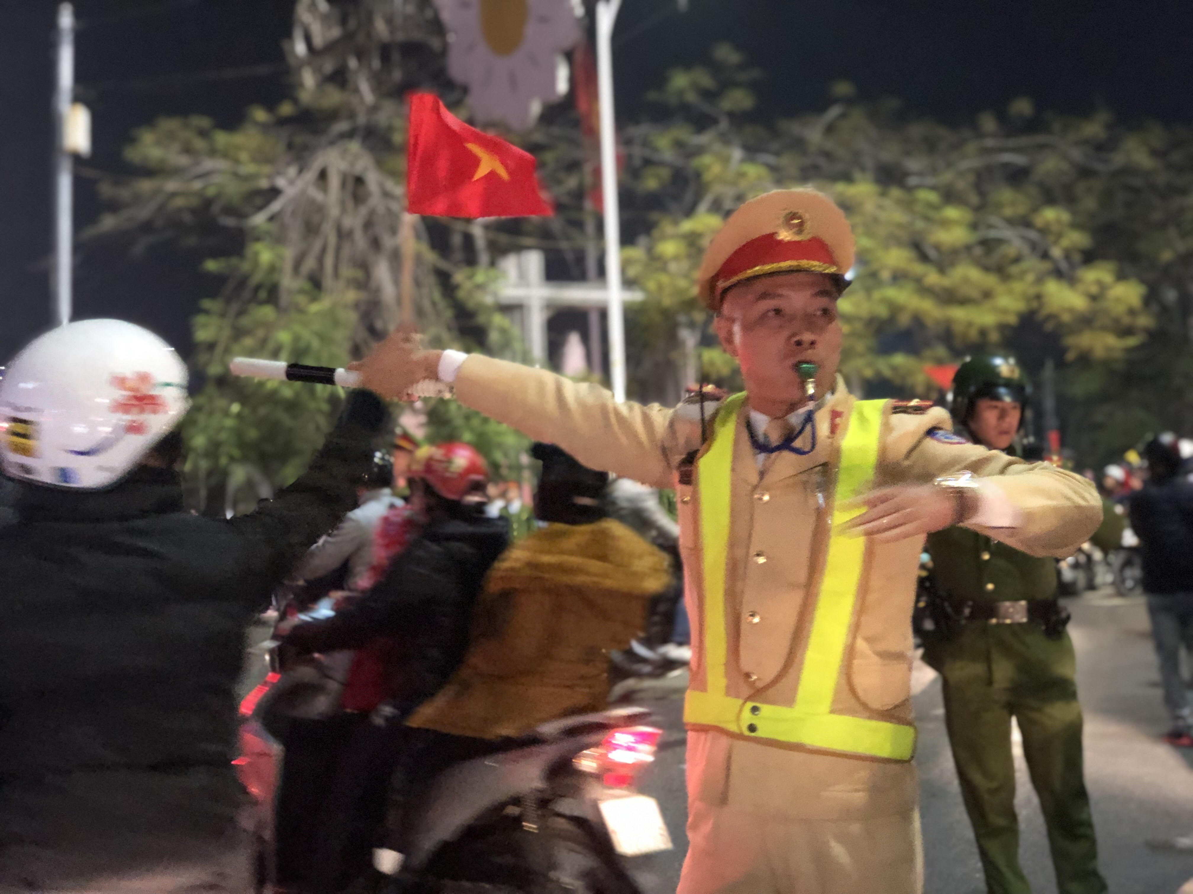 Huy động 100% lực lượng CSGT hướng dẫn phân luồng, đảm bảo trật tự an toàn giao thông  trận chung kết bóng đá nam tại Seagames 30