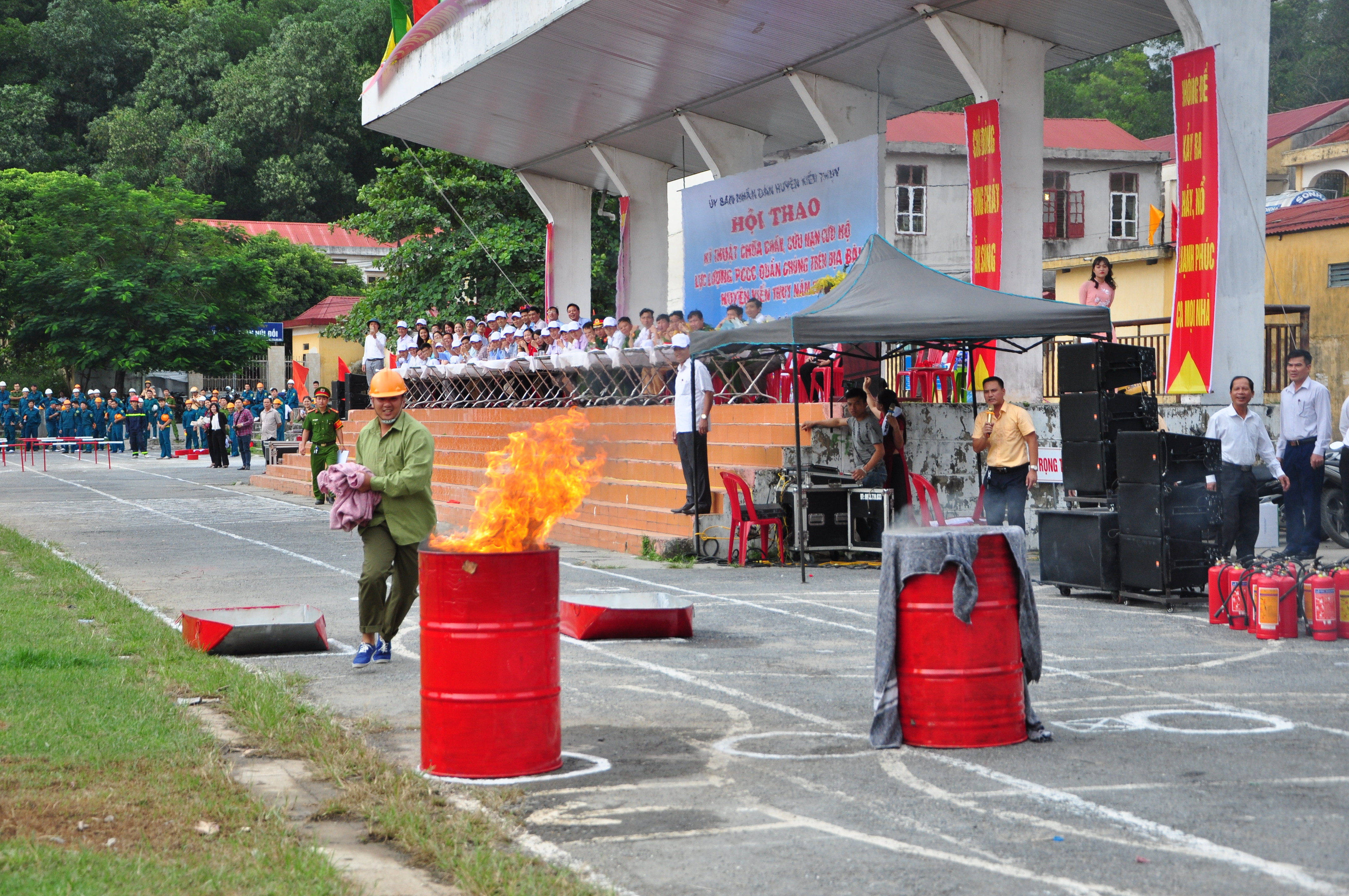 Huyện Kiến Thụy tổ chức Hội thao kỹ thuật chữa cháy, cứu nạn, cứu hộ lực lượng PCCC quần chúng năm 2019