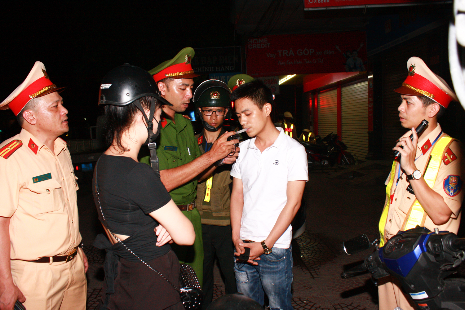 Kiểm tra phương tiện, phát hiện và xử lý vi phạm trên địa bàn huyện Thủy Nguyên thực hiện Mệnh lệnh số 01 của Giám đốc CATP