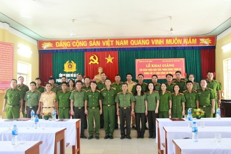 Khai giảng lớp bồi dưỡng Trung cấp lý luận chính trị