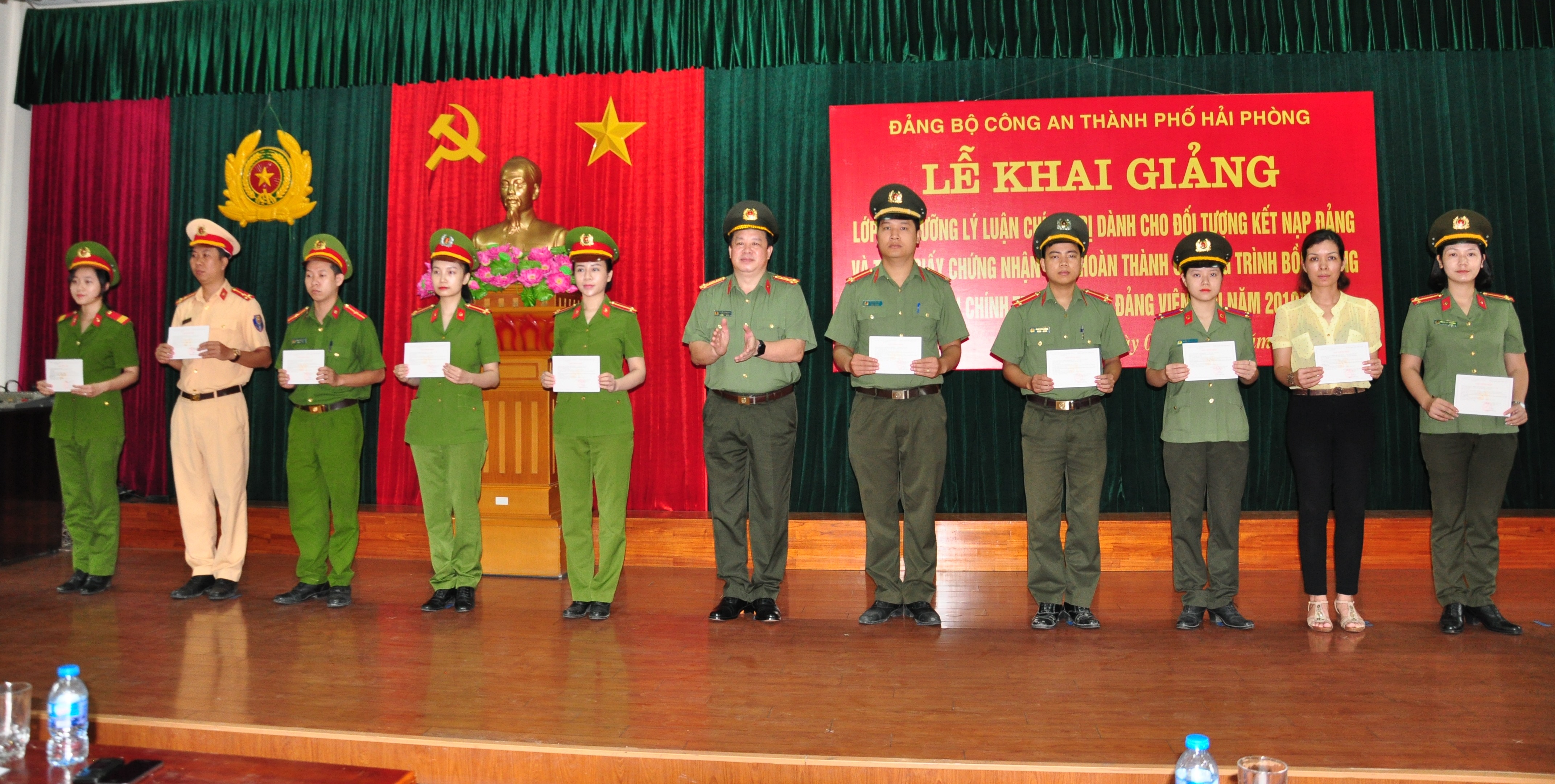 Khai giảng lớp bồi dưỡng lý luận chính trị kết nạp Đảng