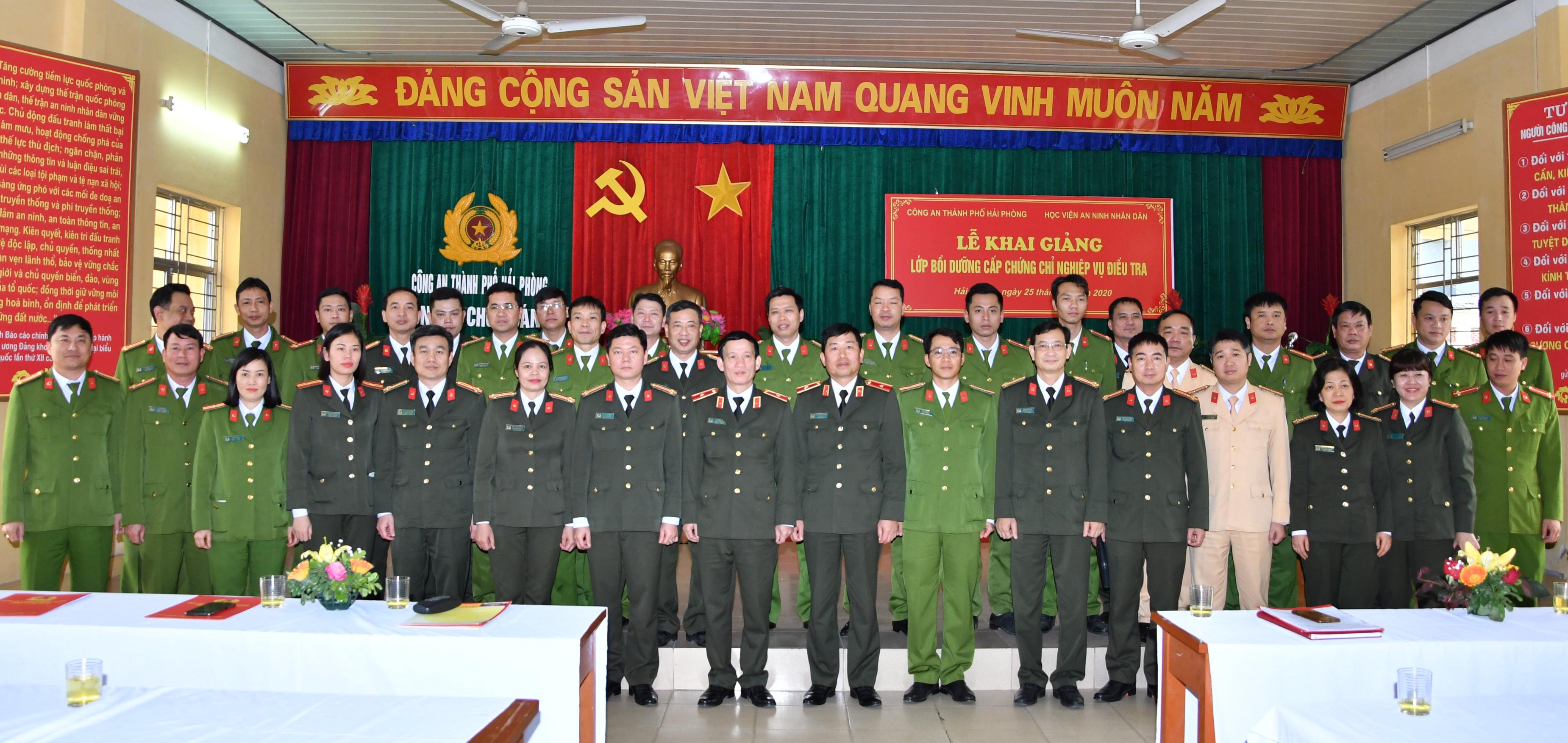 Khai giảng lớp bồi dưỡng nghiệp vụ điều tra cho 110 cán bộ, chiến sỹ