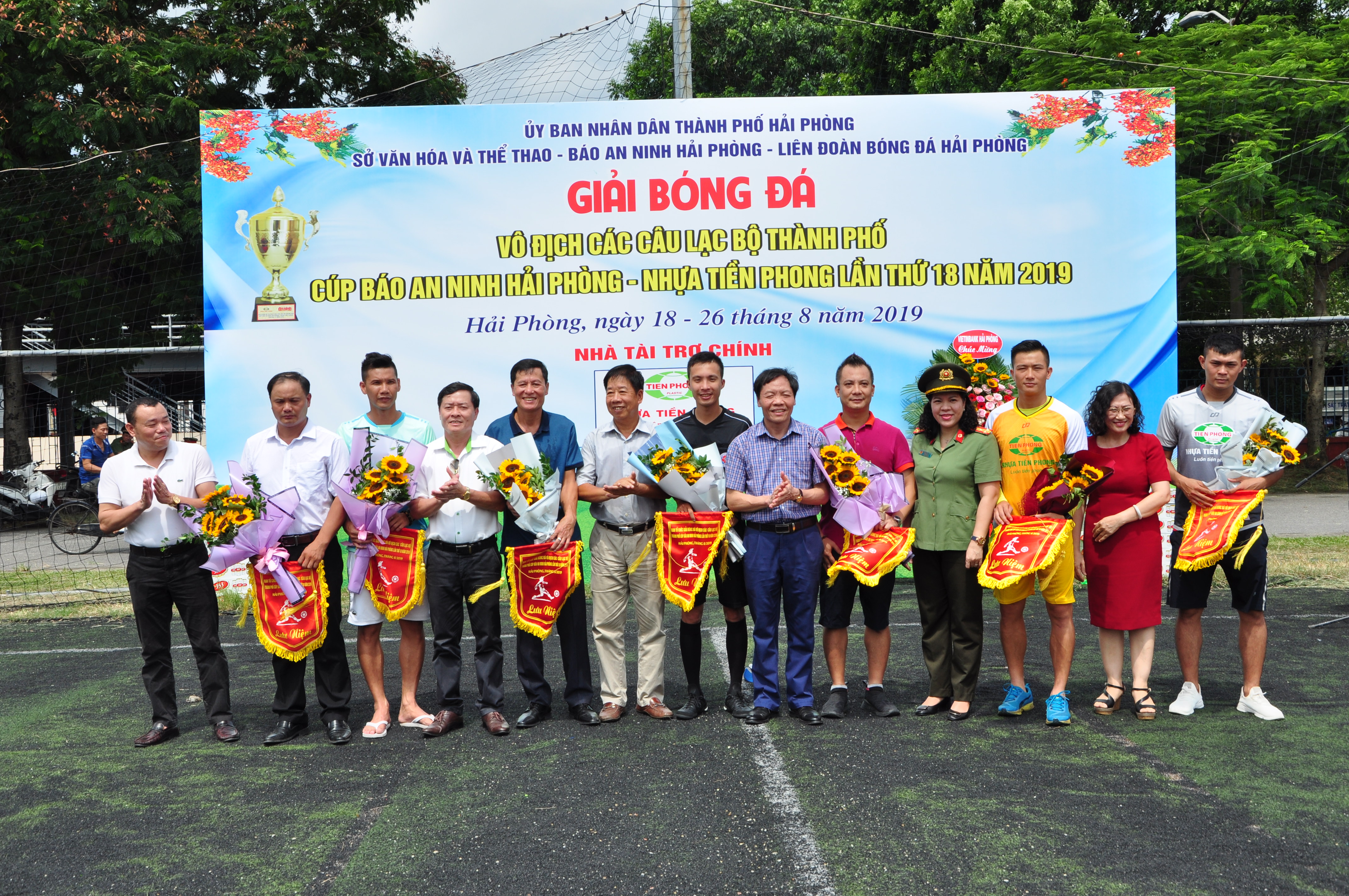 Khai mạc Giải bóng đá vô địch các CLB thành phố Cúp Báo An ninh Hải Phòng - Nhựa Tiền Phong lần thứ 18