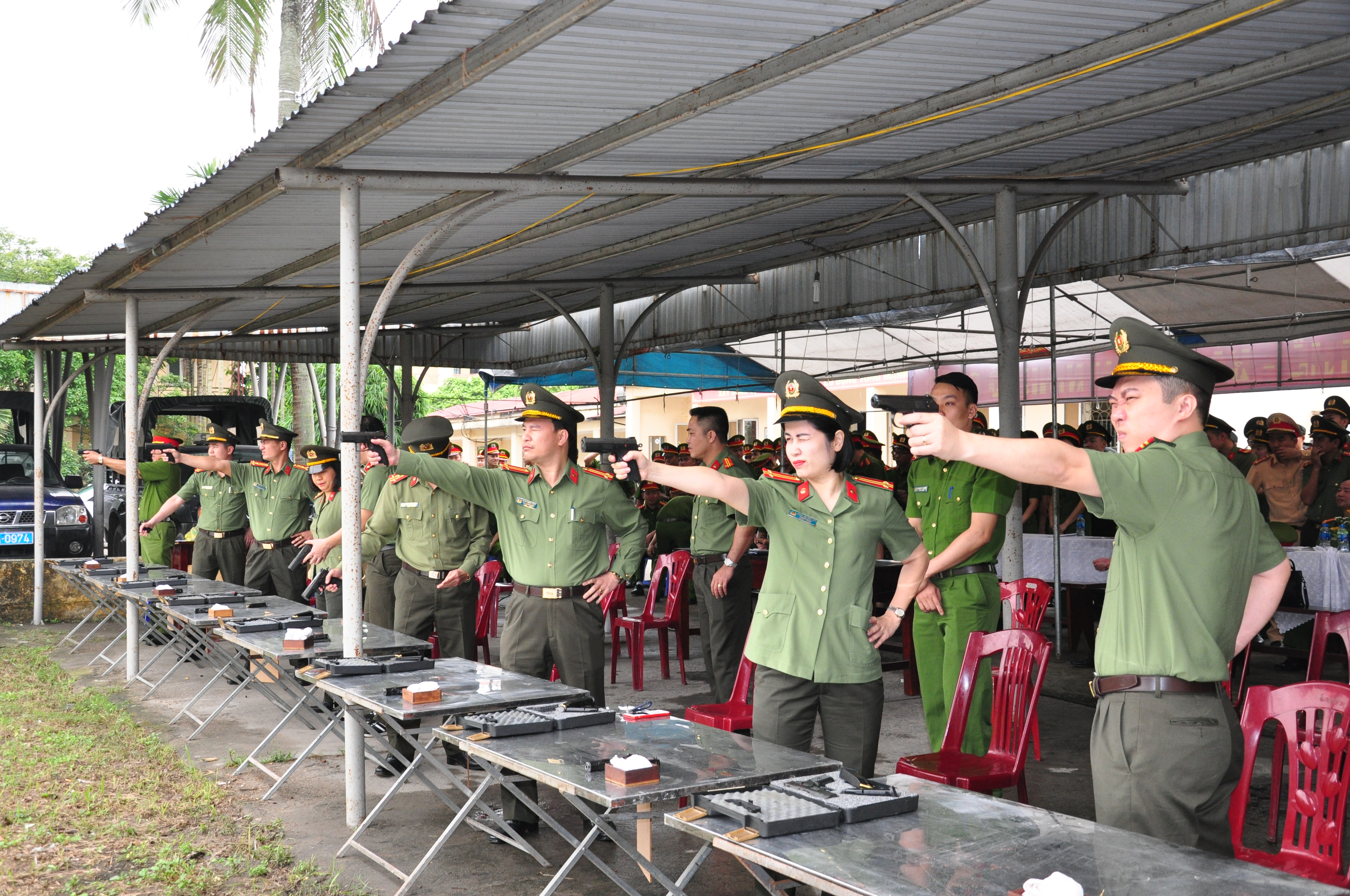 Khai mạc kiểm tra bắn đạn thật súng ngắn quân dụng
