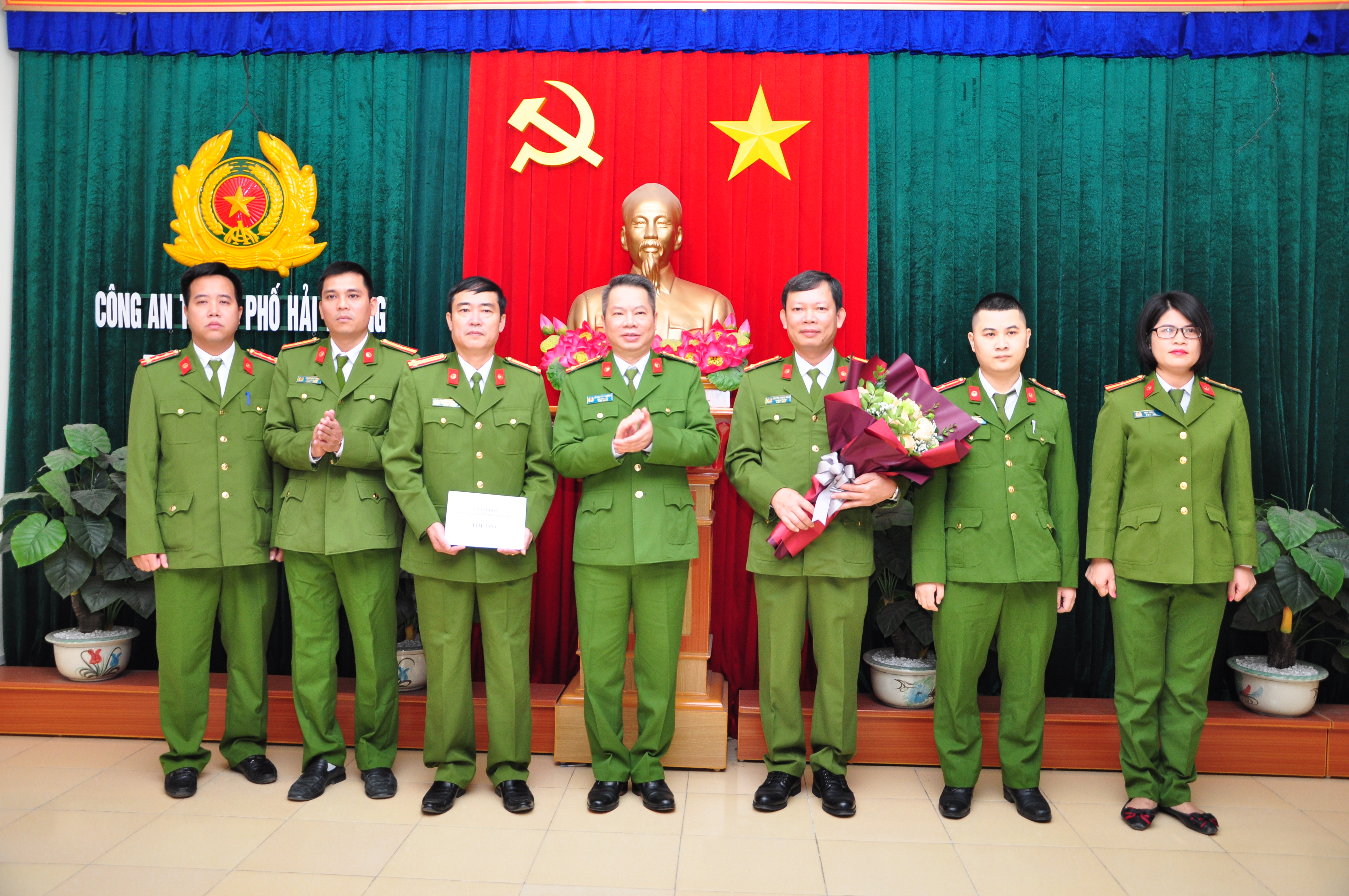 Khen thưởng  Phòng Cảnh sát kinh tế