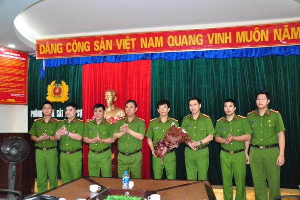 Khen thưởng CBCS Phòng Cảnh sát Hình sự