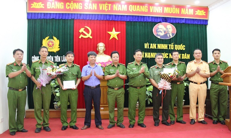 Khen thưởng Công an huyện Tiên Lãng liên tiếp bắt 4 vụ phạm tội về ma túy