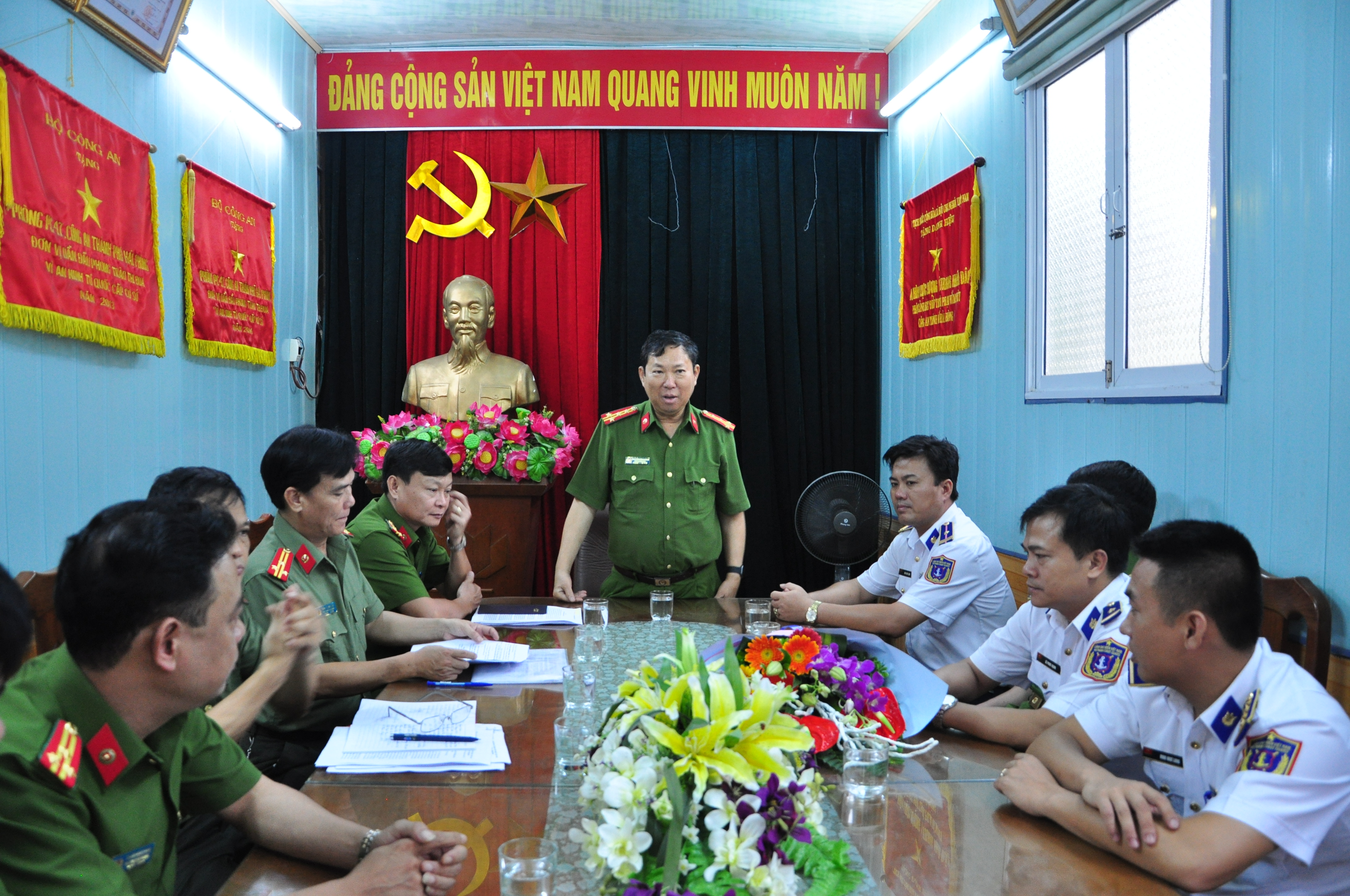 Khen thưởng Phòng CSĐT tội phạm về ma túy