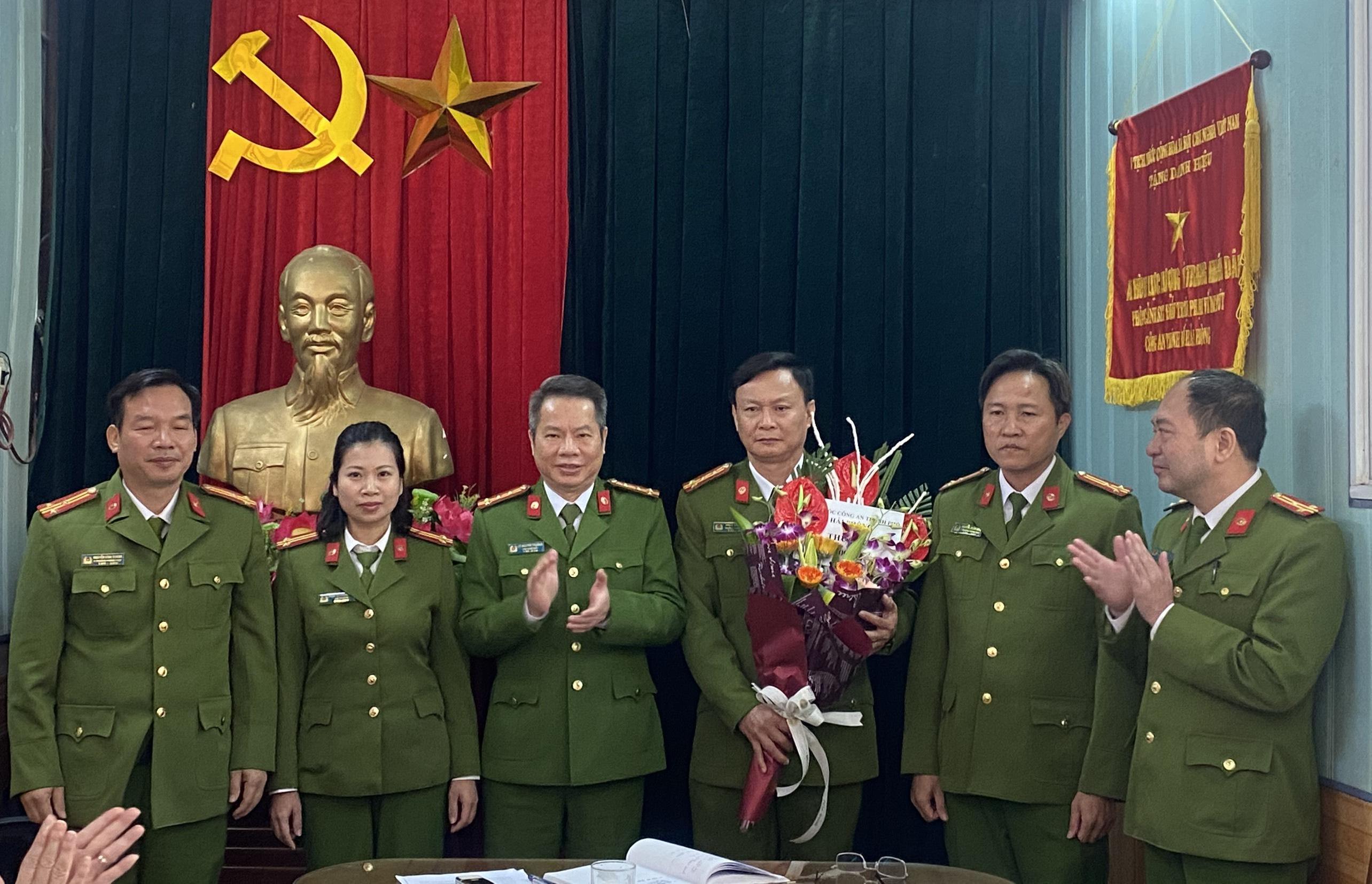 Khen thưởng Phòng Cảnh sát điều tra tội phạm về ma tuý.