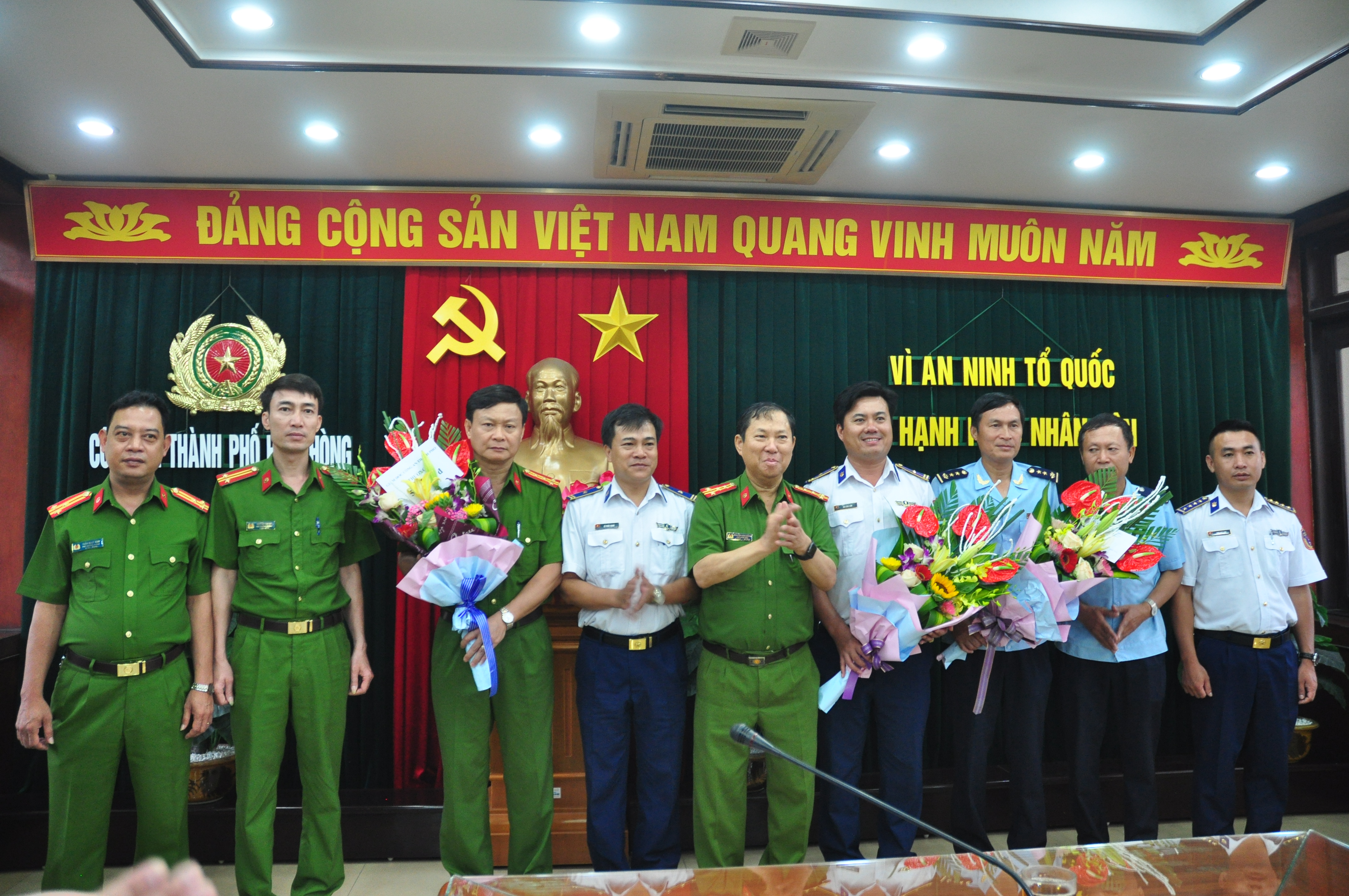 Khen thưởng Phòng Cảnh sát điều tra tội phạm về ma túy