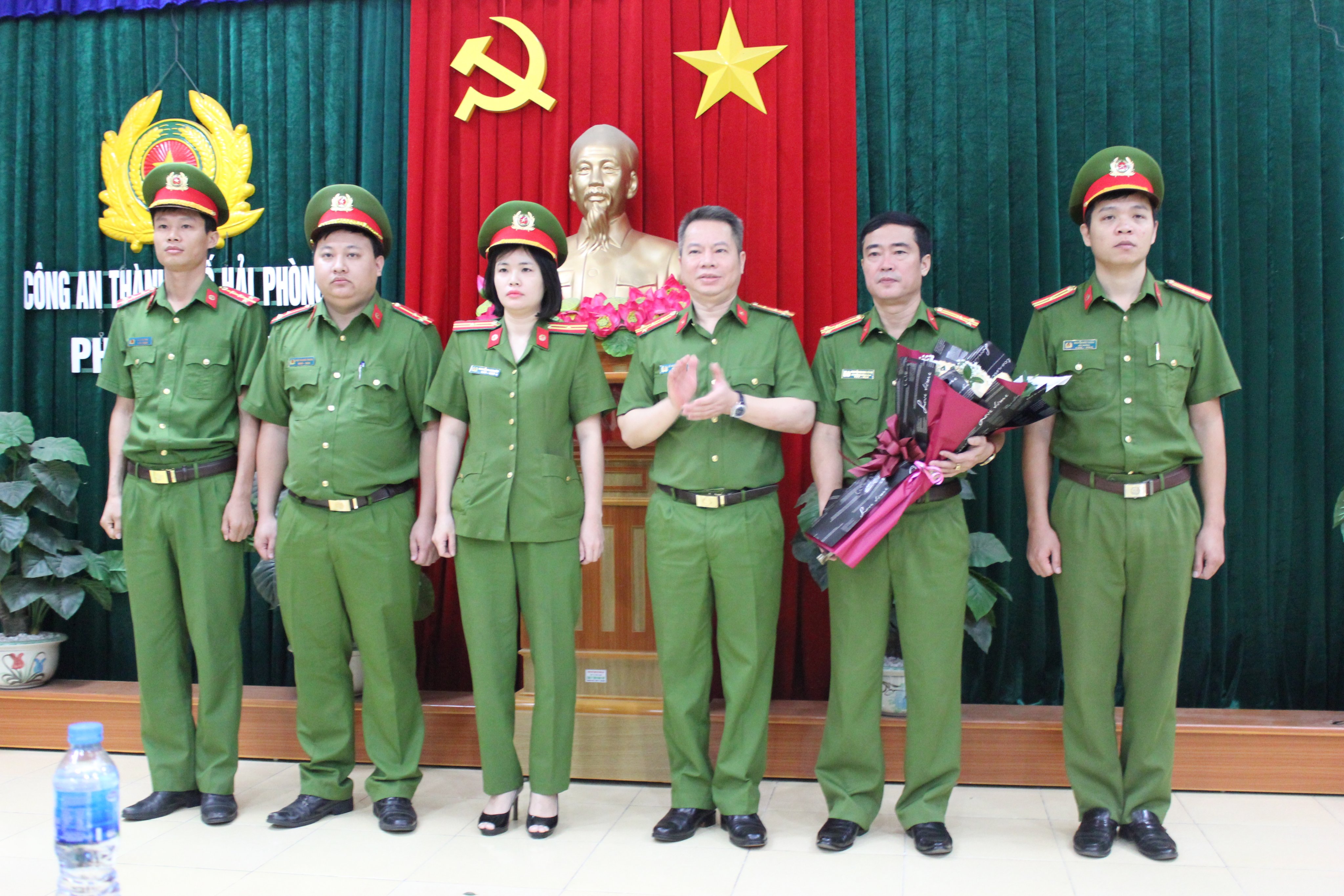 Khen thưởng Phòng Cảnh sát kinh tế phá thành công chuyên án đấu tranh với nhóm đối tượng mua bán trái phép hoá đơn GTGT 