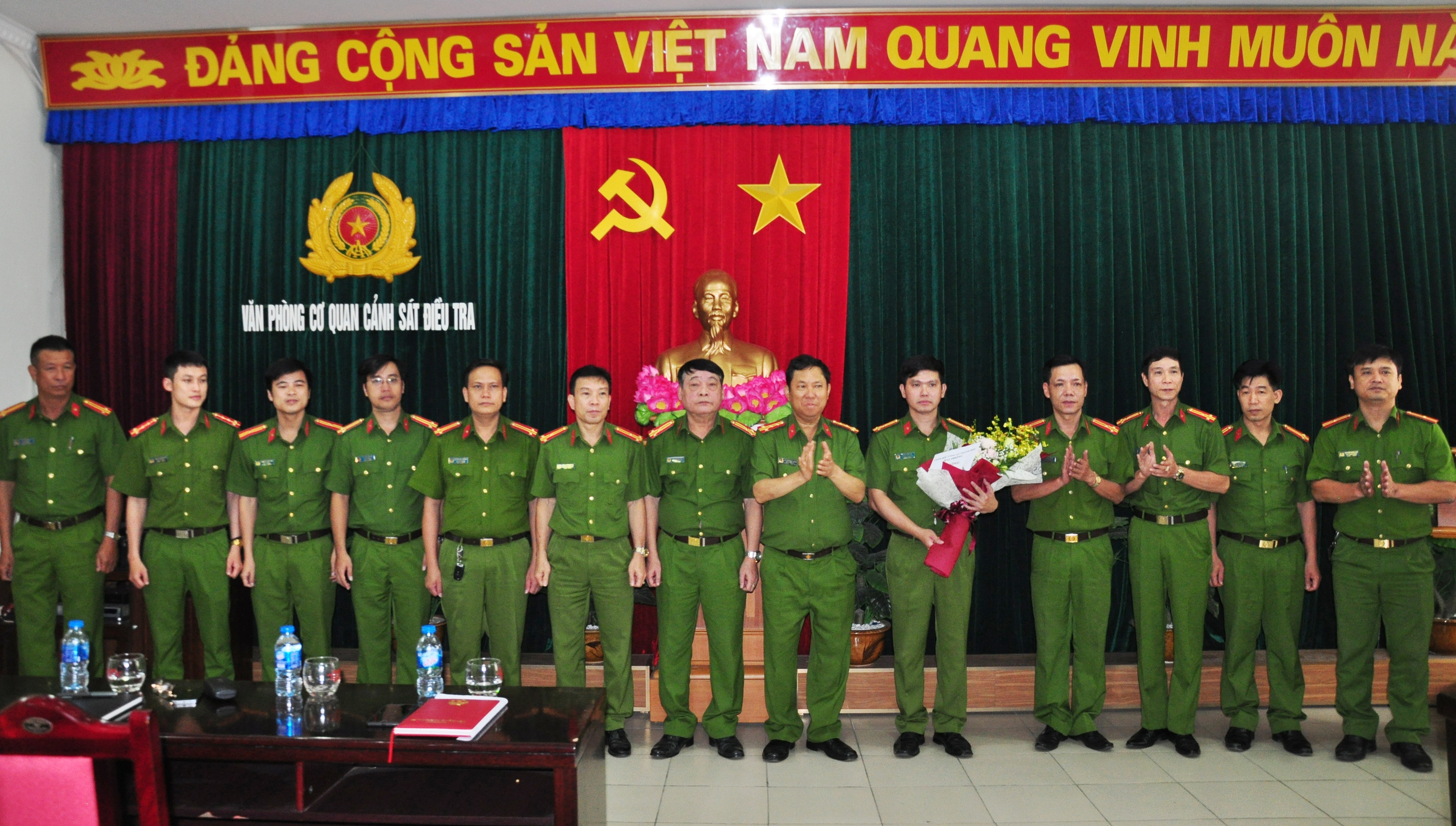 Khen thưởng Văn phòng Cơ quan cảnh sát điều tra CATP