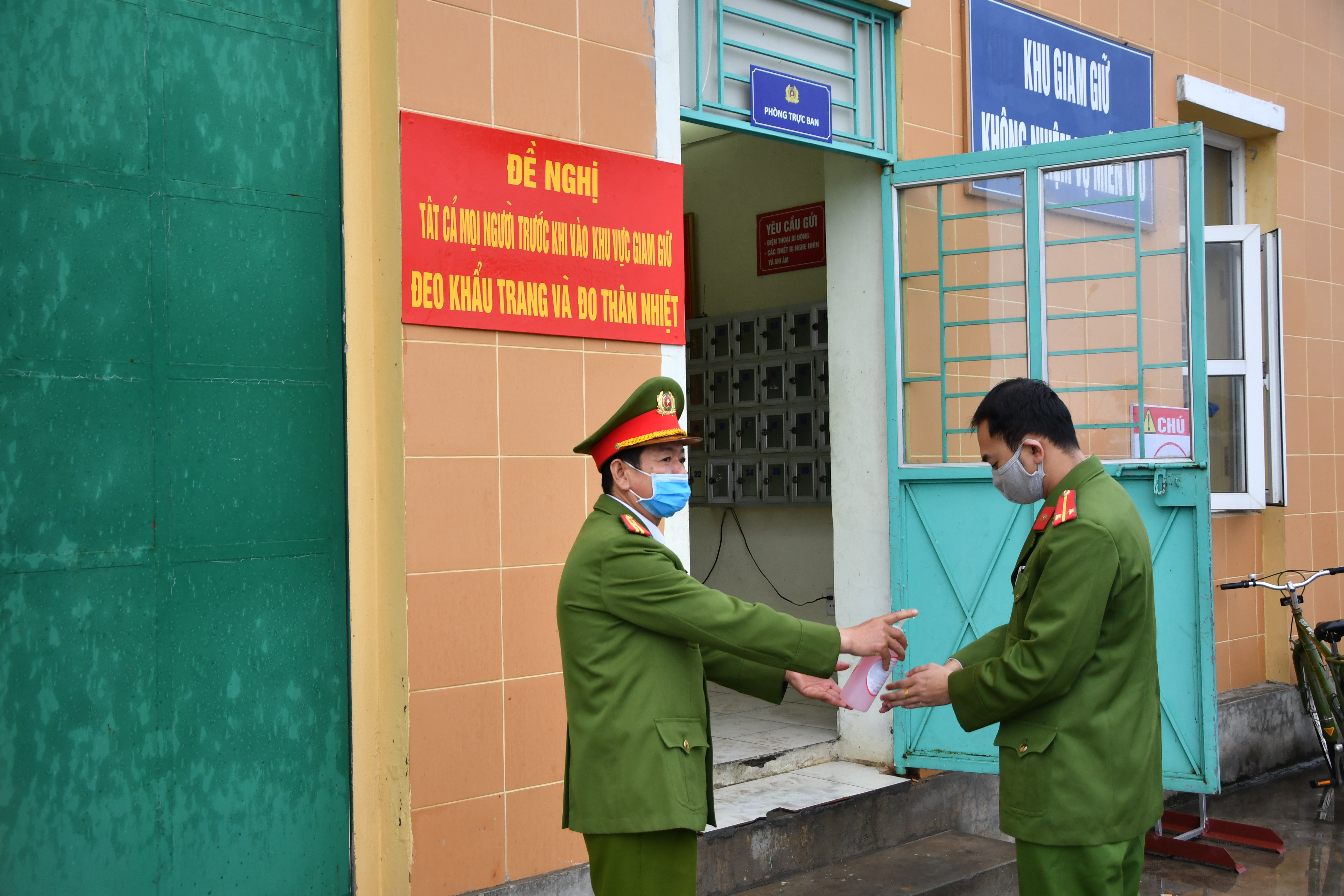 Khối Cảnh sát nhân dân : Giữ gìn cảnh quan đơn vị xanh - sạch - đẹp