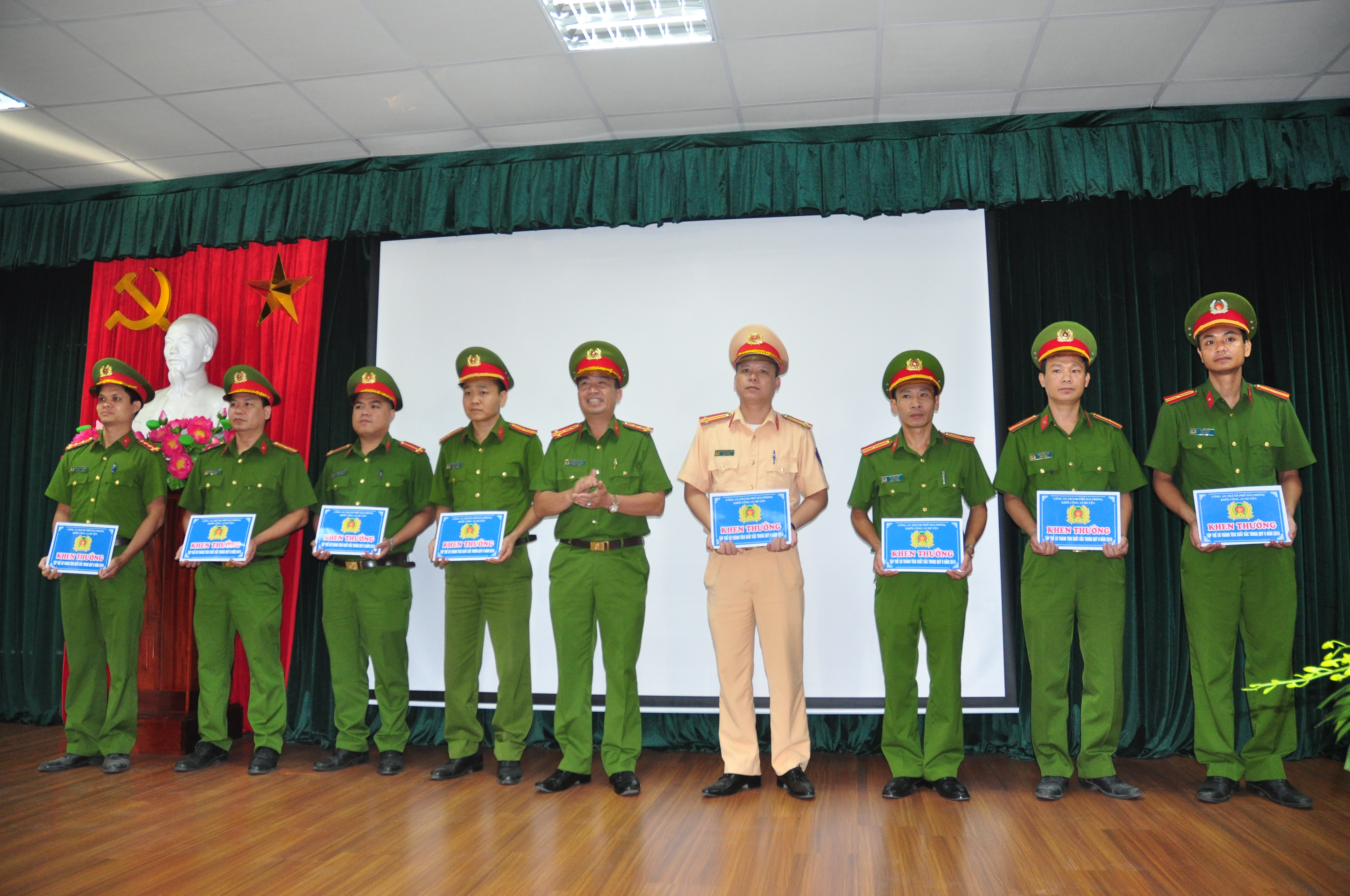 Khối Công an huyện làm tốt công tác thi đua, khen thưởng