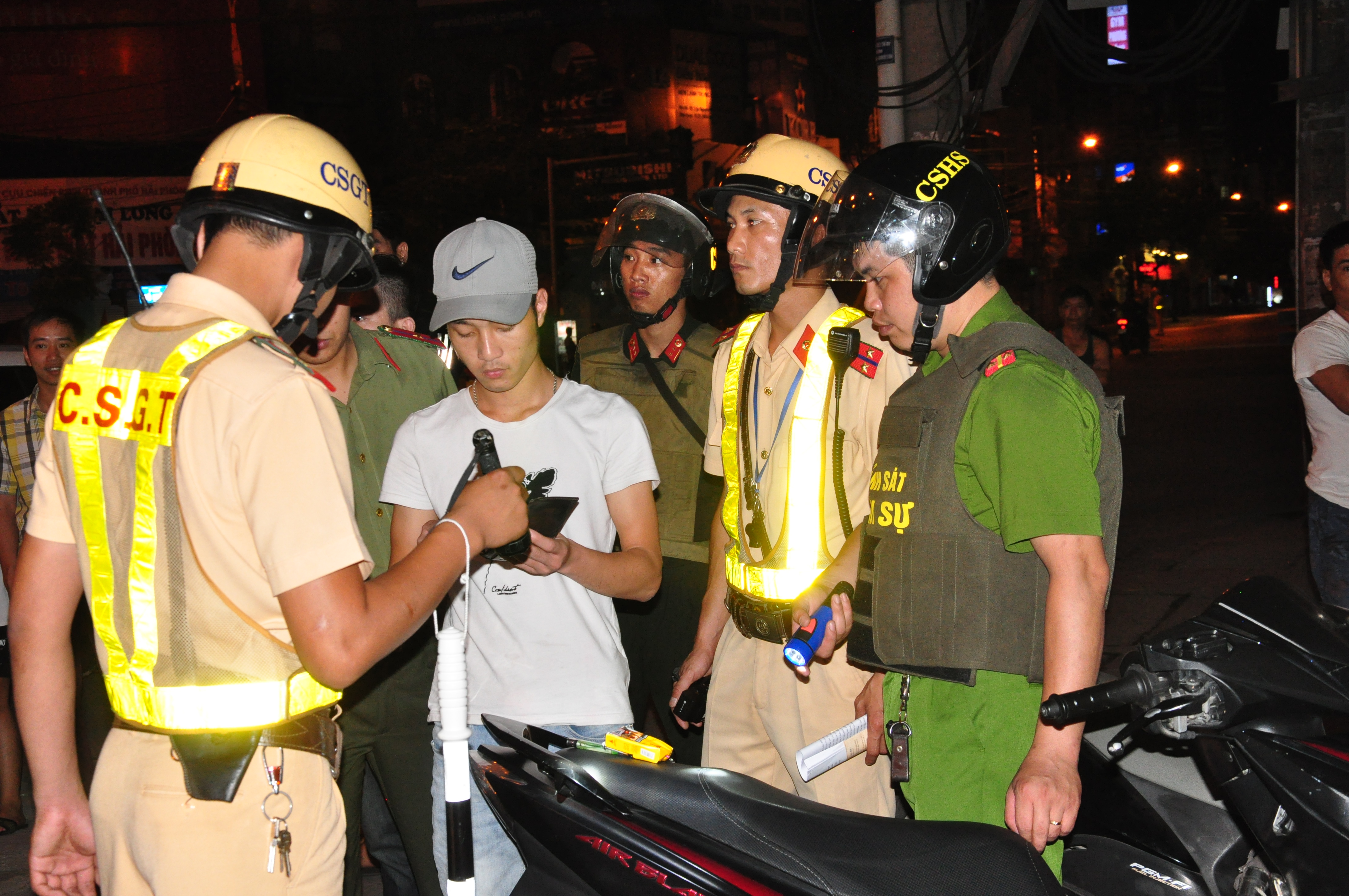 Khối Công an huyện thực hiện 1319 lượt tuần tra, kiểm soát đảm bảo trật tự an toàn giao thông