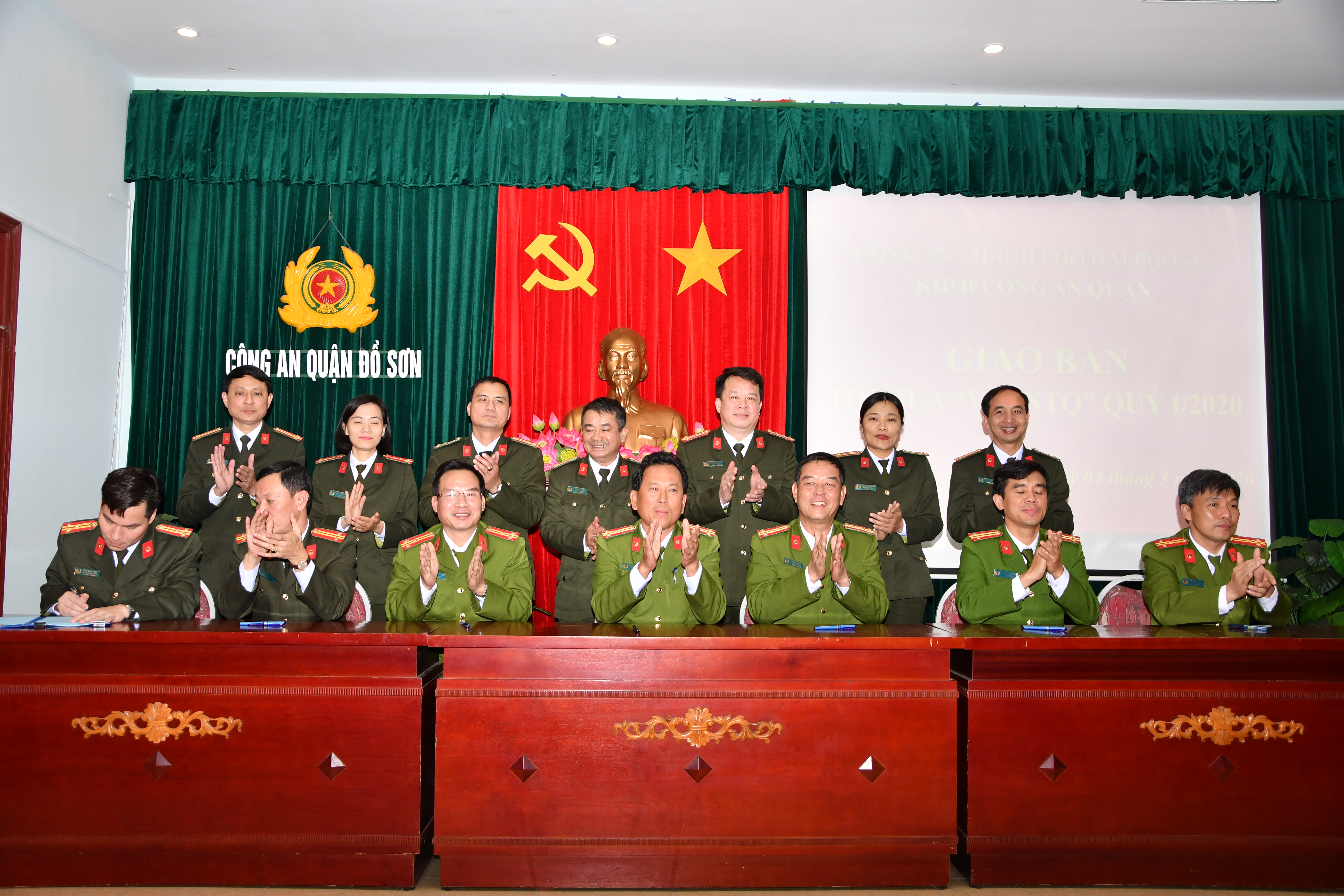 Khối Công an quận: Giao ban thi đua 