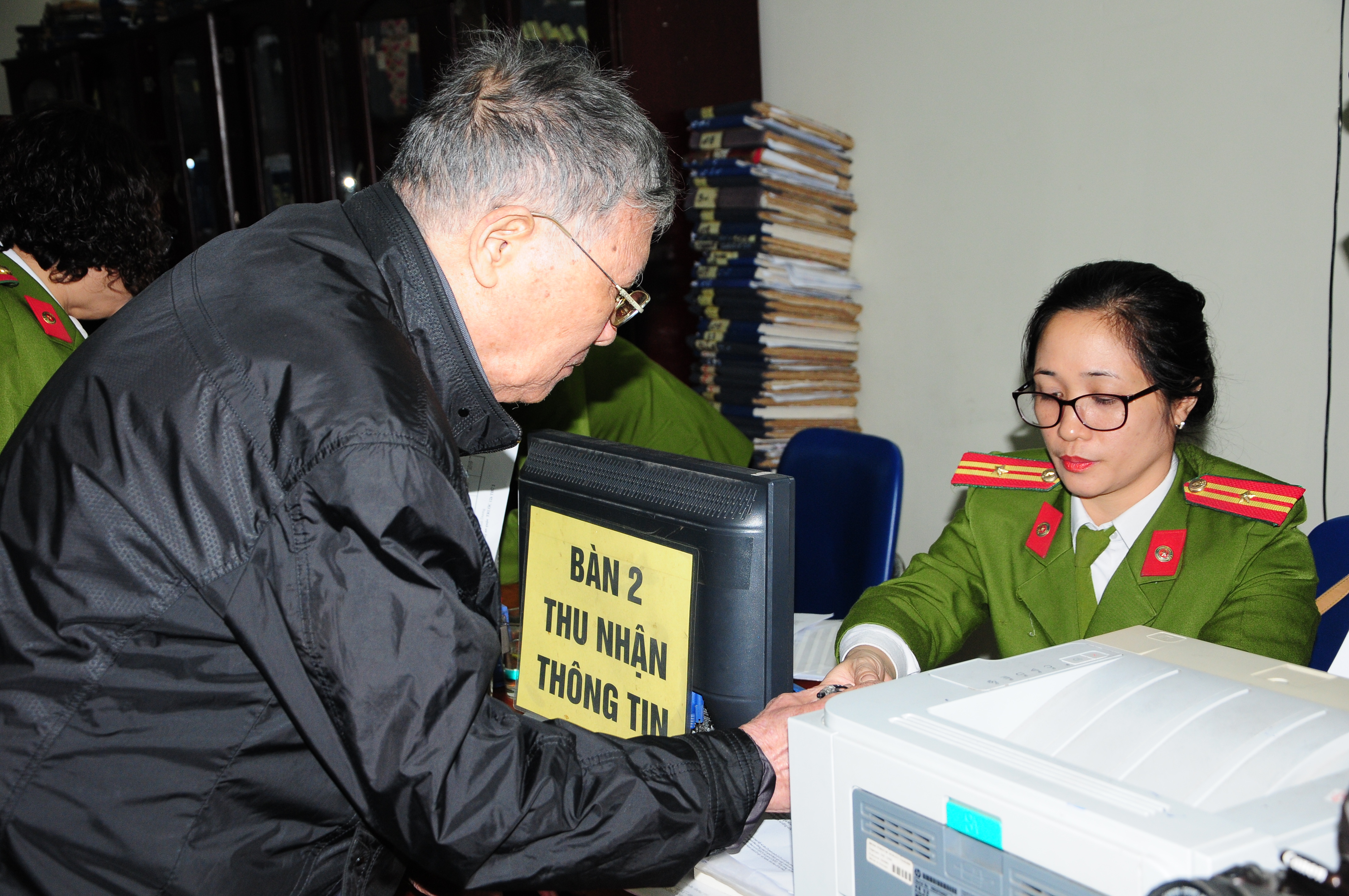 Khối Công an quận: Giữ gìn tác phong đúng mực trong giải quyết công việc
