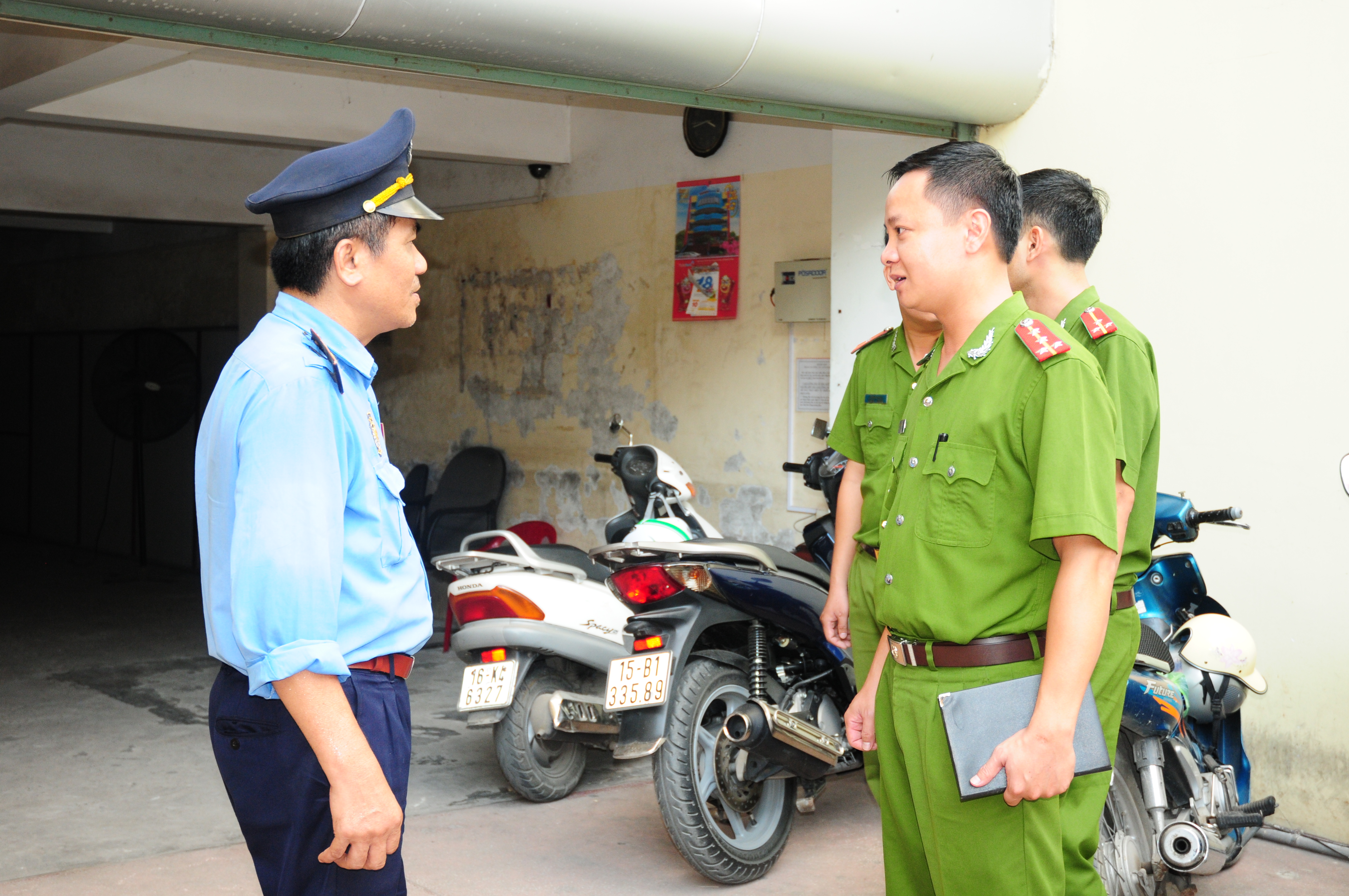 Khối Công an quận: Tăng cường công tác quản lý lưu trú, tạm trú