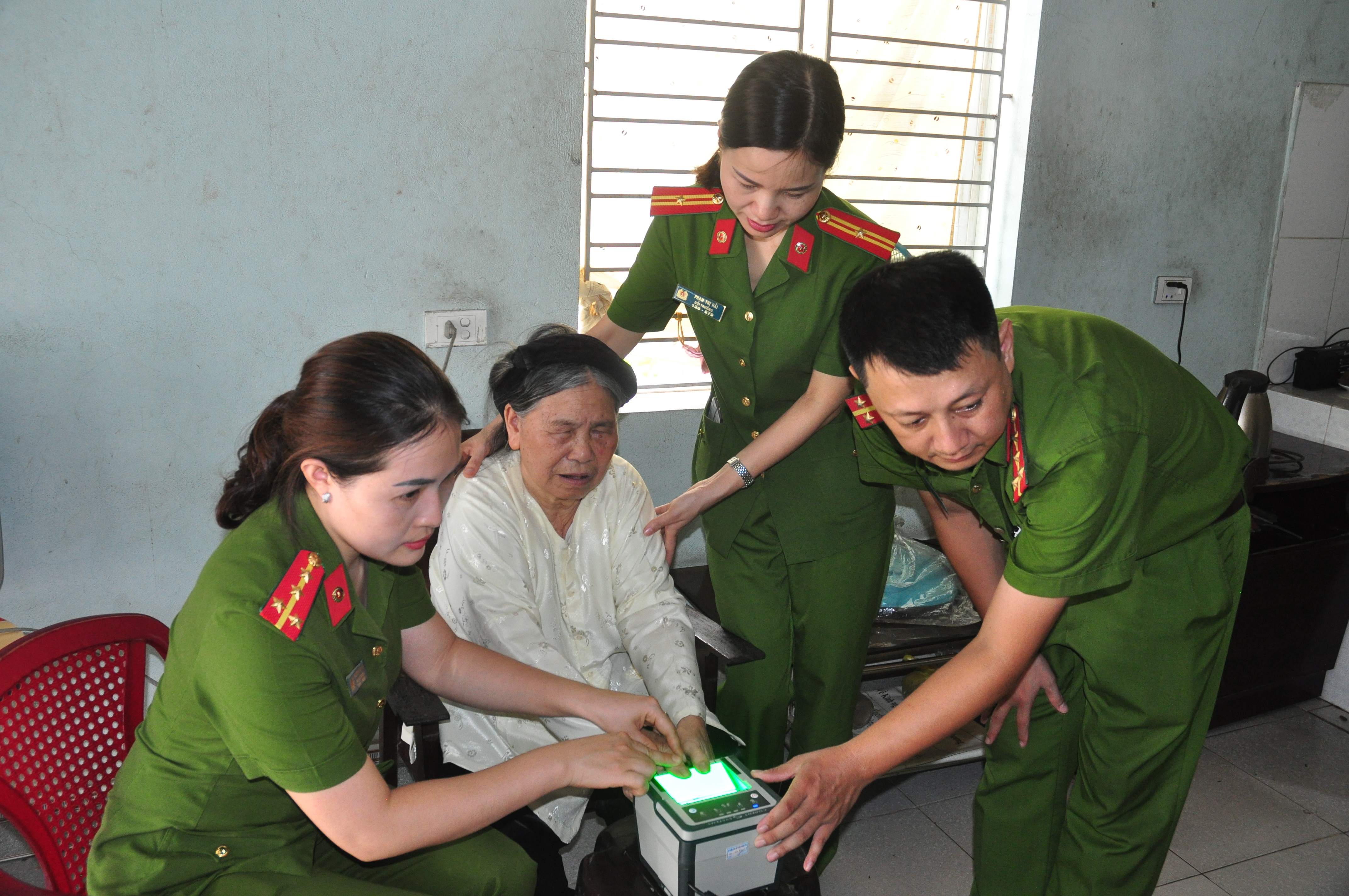 Khối Công an quận hướng về cơ sở