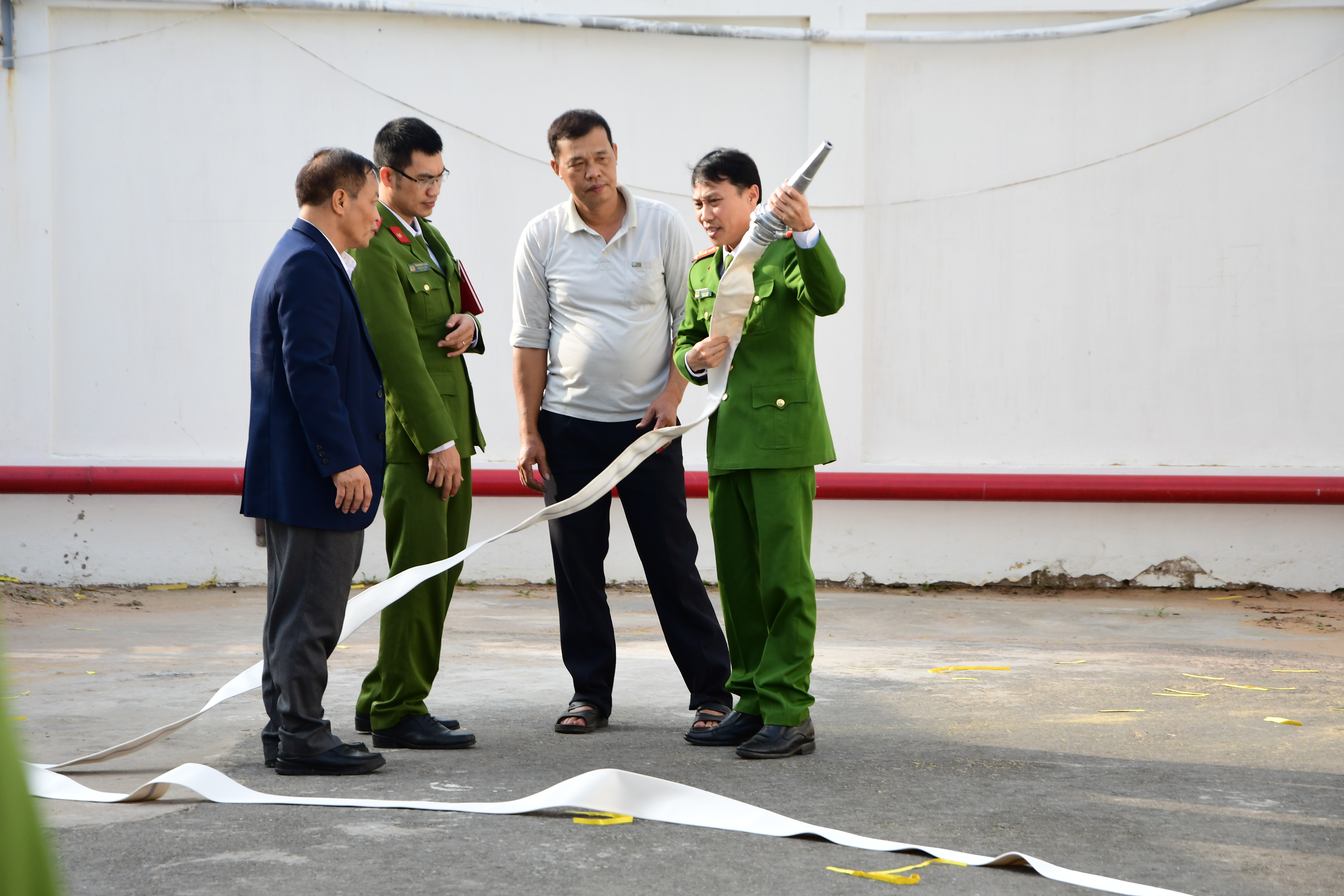 Kiểm tra công tác PCCC tại Xí nghiệp Giấy và Dịch vụ công nghiệp