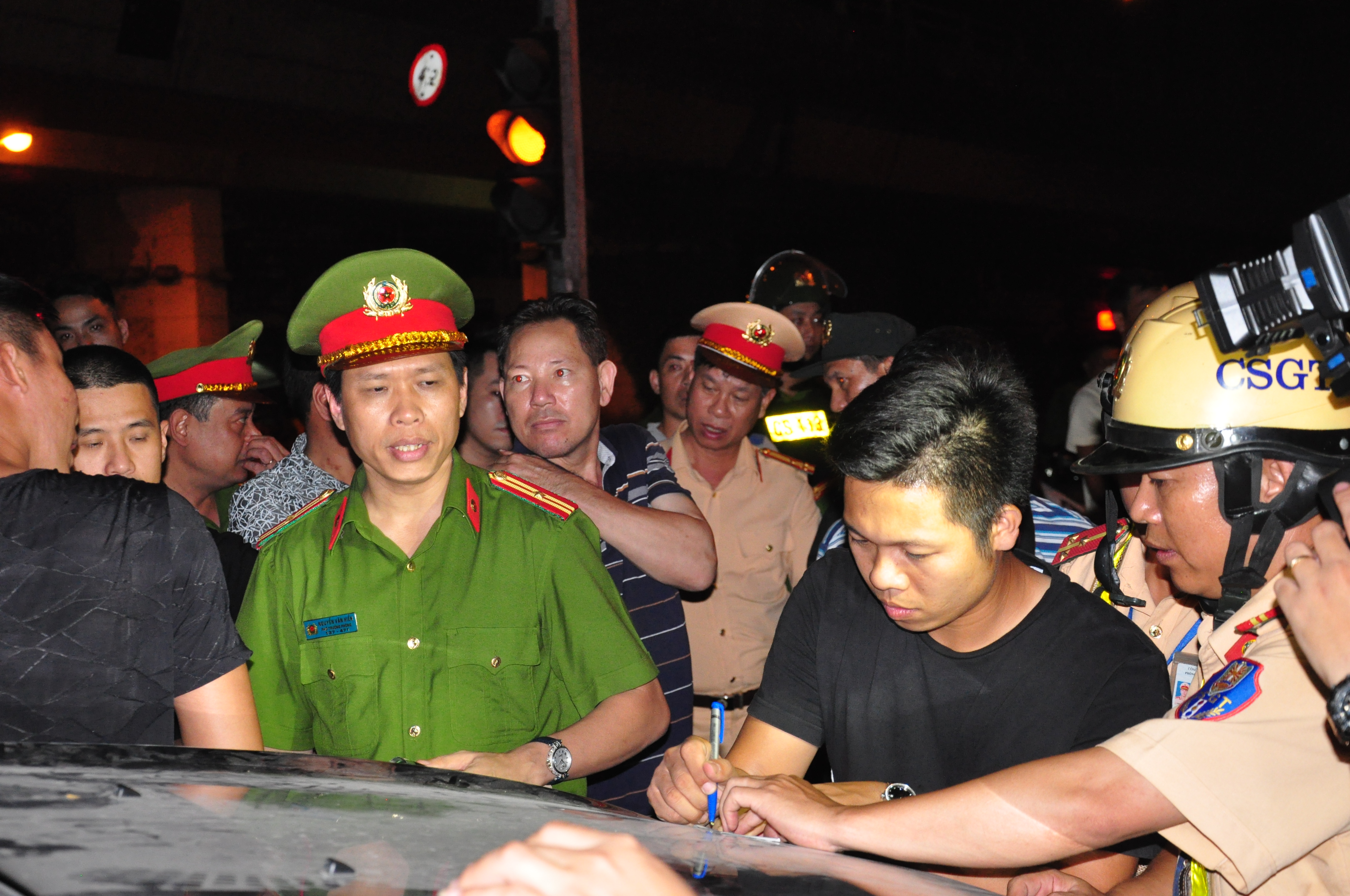 Kiểm tra phương tiện, phát hiện, xử lý tội phạm, vi phạm pháp luật  tại gầm cầu vượt Lạch Tray thực hiện Mệnh lệnh số 01 của Giám đốc CATP 