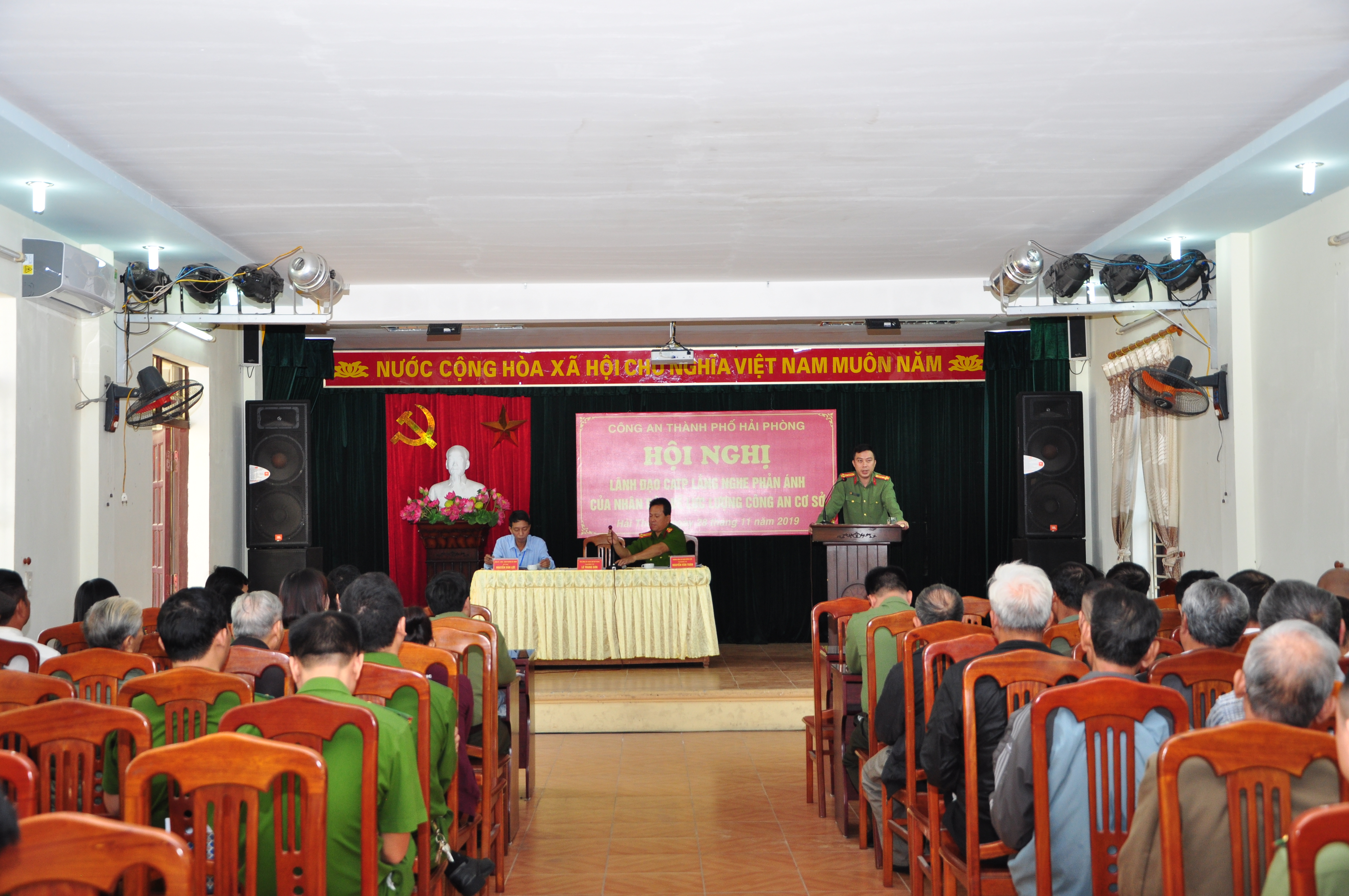 Lắng nghe phản ánh của nhân dân về lực lượng công an cơ sở tại phường Hải Thành