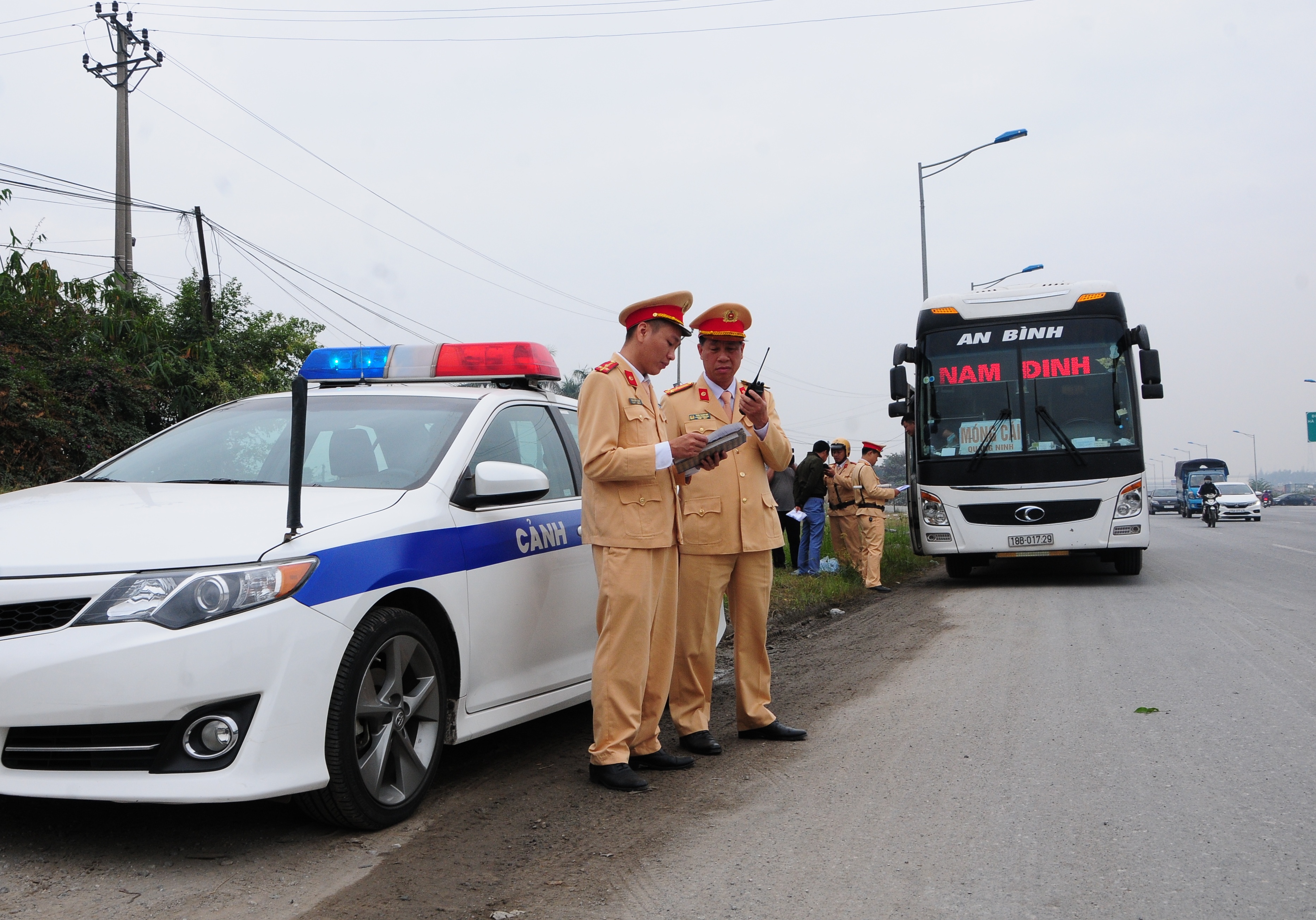 Lực lượng CSGT đường bộ - đường sắt: Ra quân thực hiện cao điểm bảo đảm trật tự an toàn giao thông