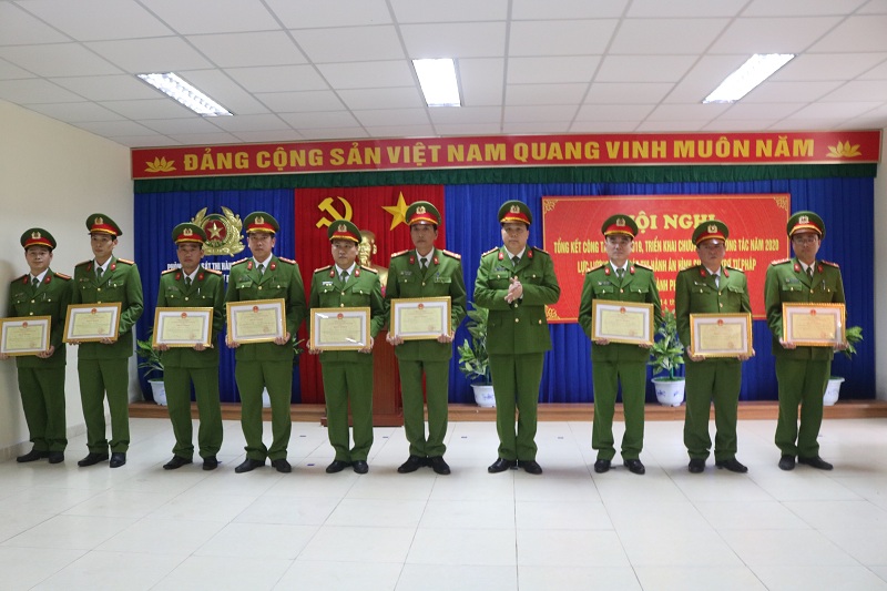 Lực lượng Cảnh sát THAHS & HTTP, CATP: Biểu dương 34 tập thể, cá nhân xuất sắc