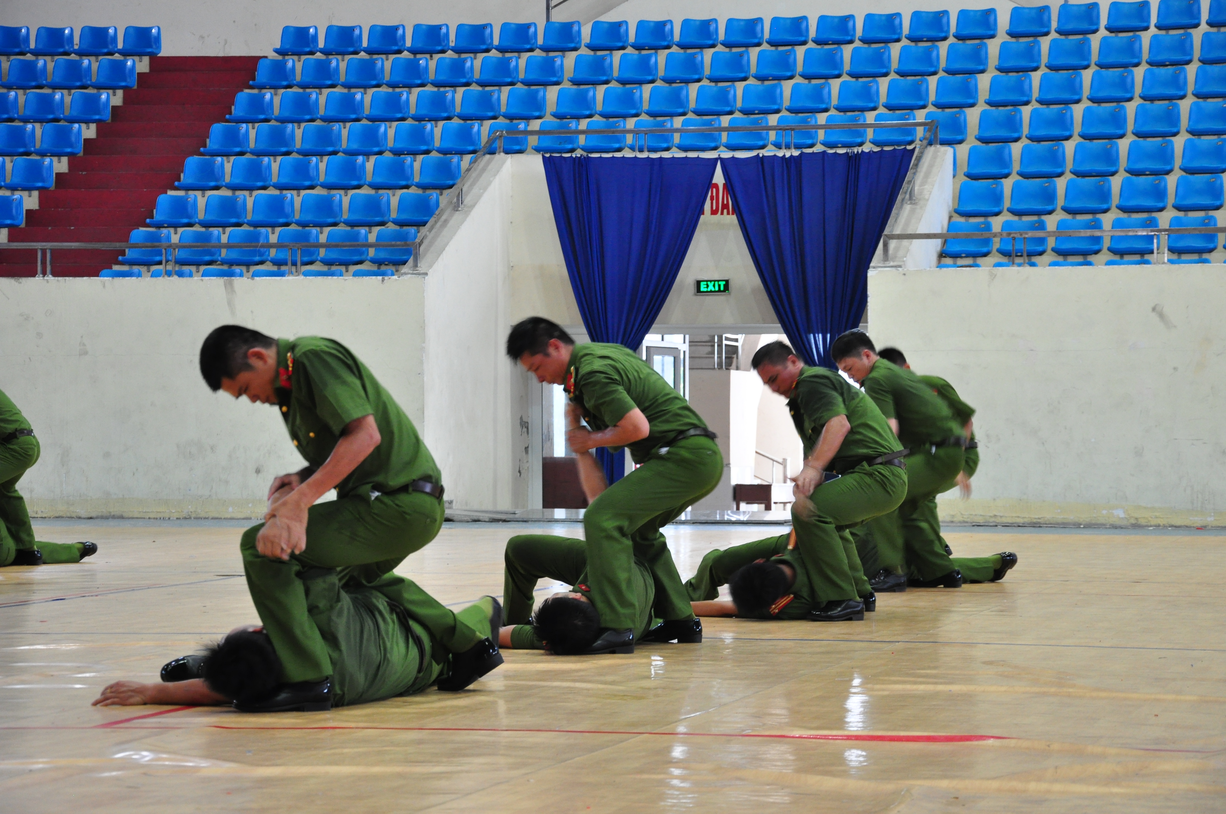 Nâng cao lượng huấn luyện điều lệnh, võ thuật, quân sự