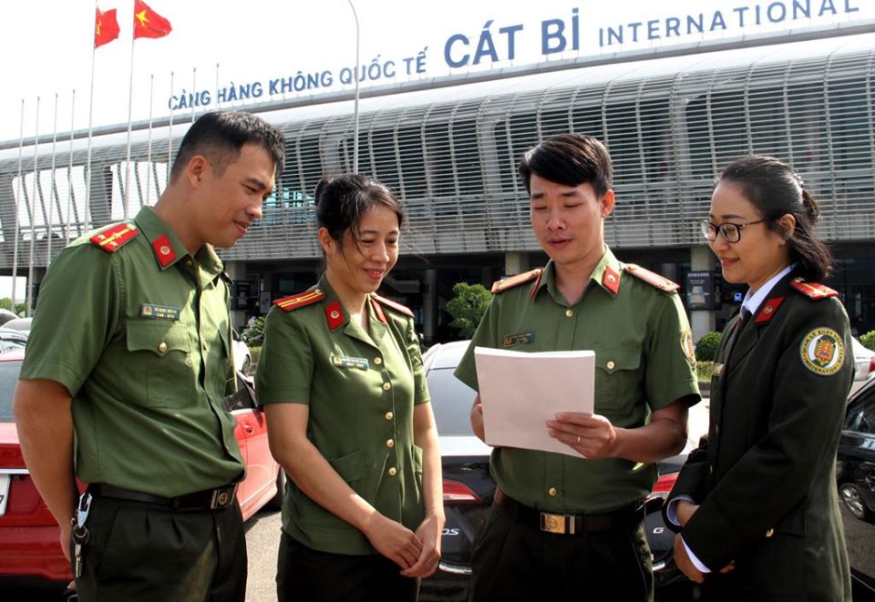 Những người đón khách “trên trời”